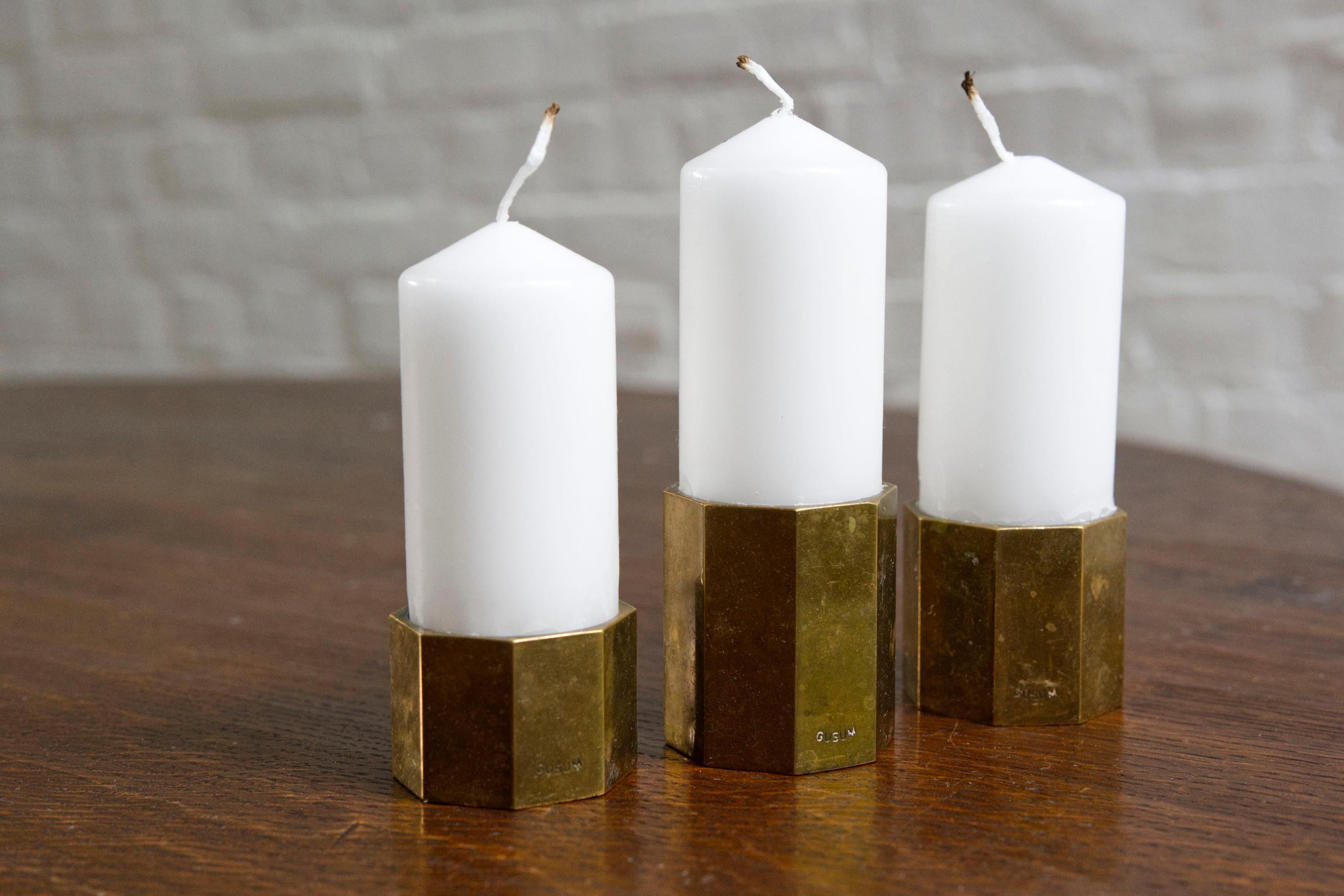 Set of Three Brass Hexagon Candle Holders by Gusum – Sweden, 1960's en venta 2