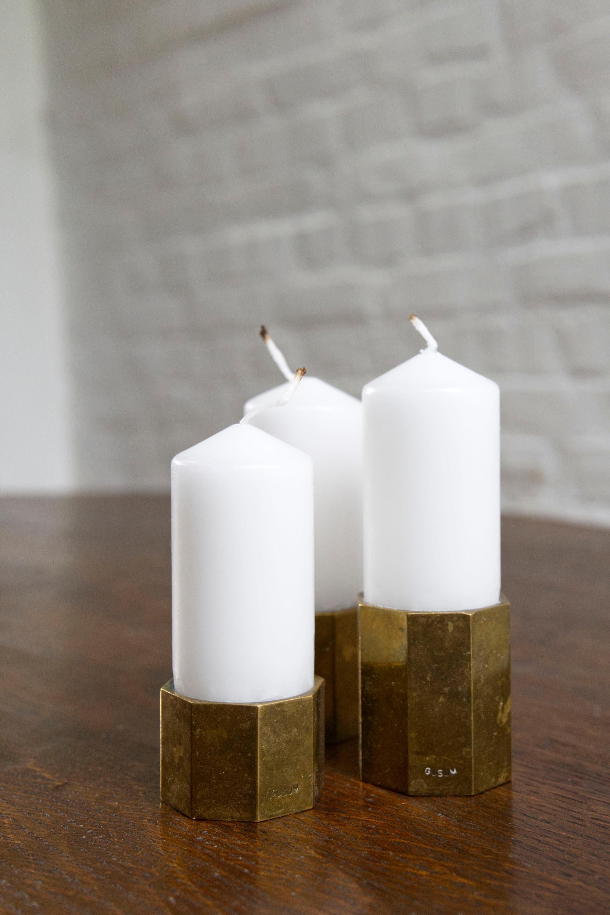 Set of Three Brass Hexagon Candle Holders by Gusum – Sweden, 1960's en venta 3