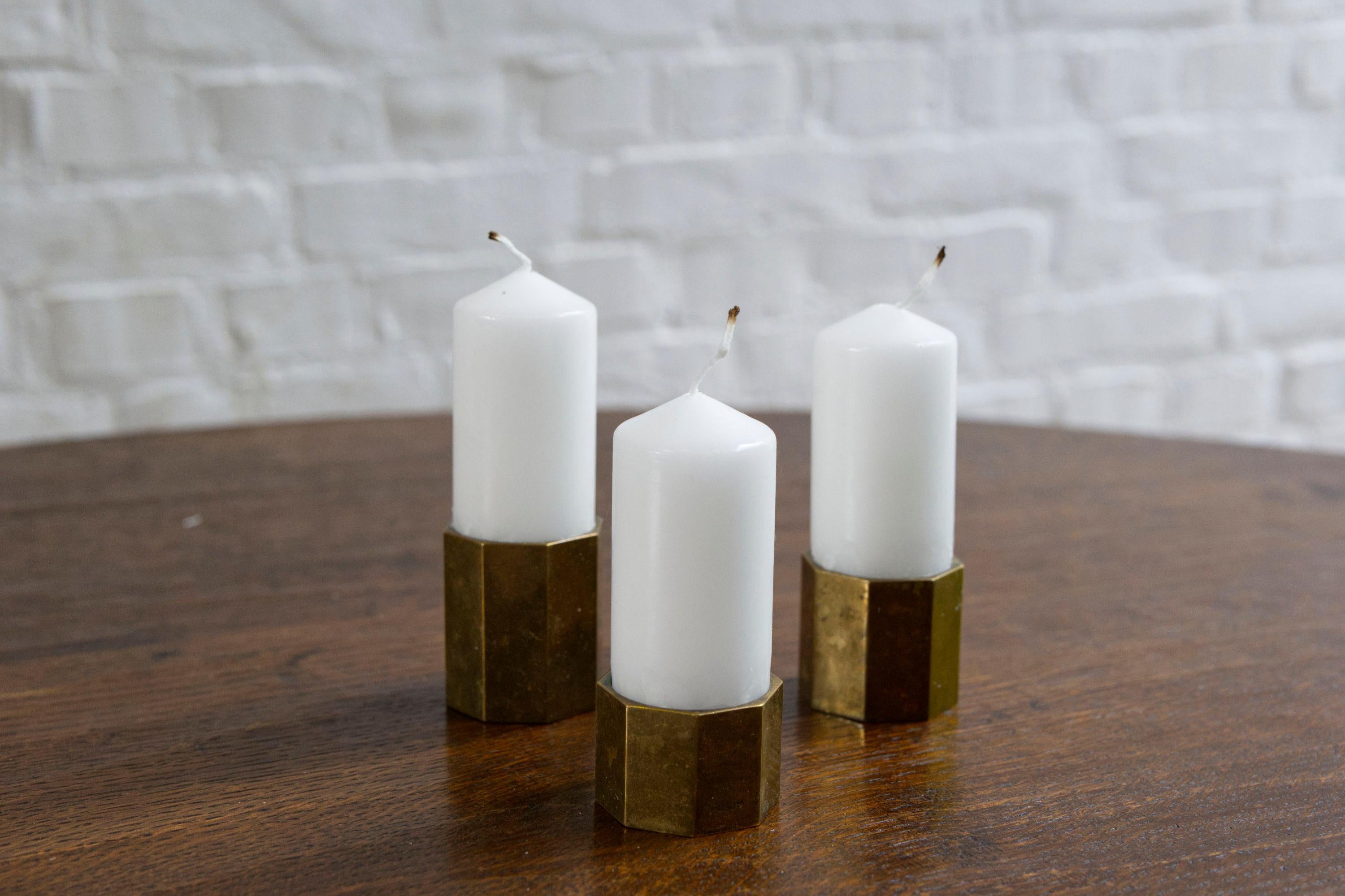 Set of Three Brass Hexagon Candle Holders by Gusum – Sweden, 1960's Sueco en venta