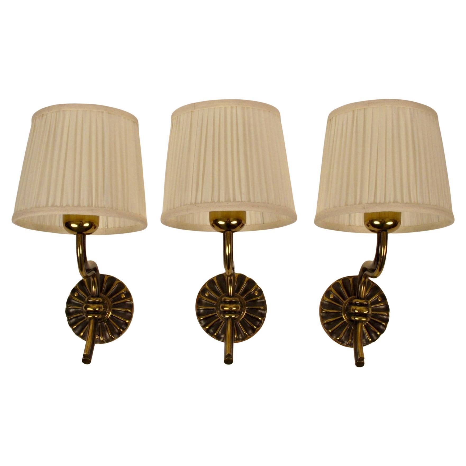 Set di tre lampade da parete in ottone di Hugo Gorge, Austria, anni 
30 in vendita