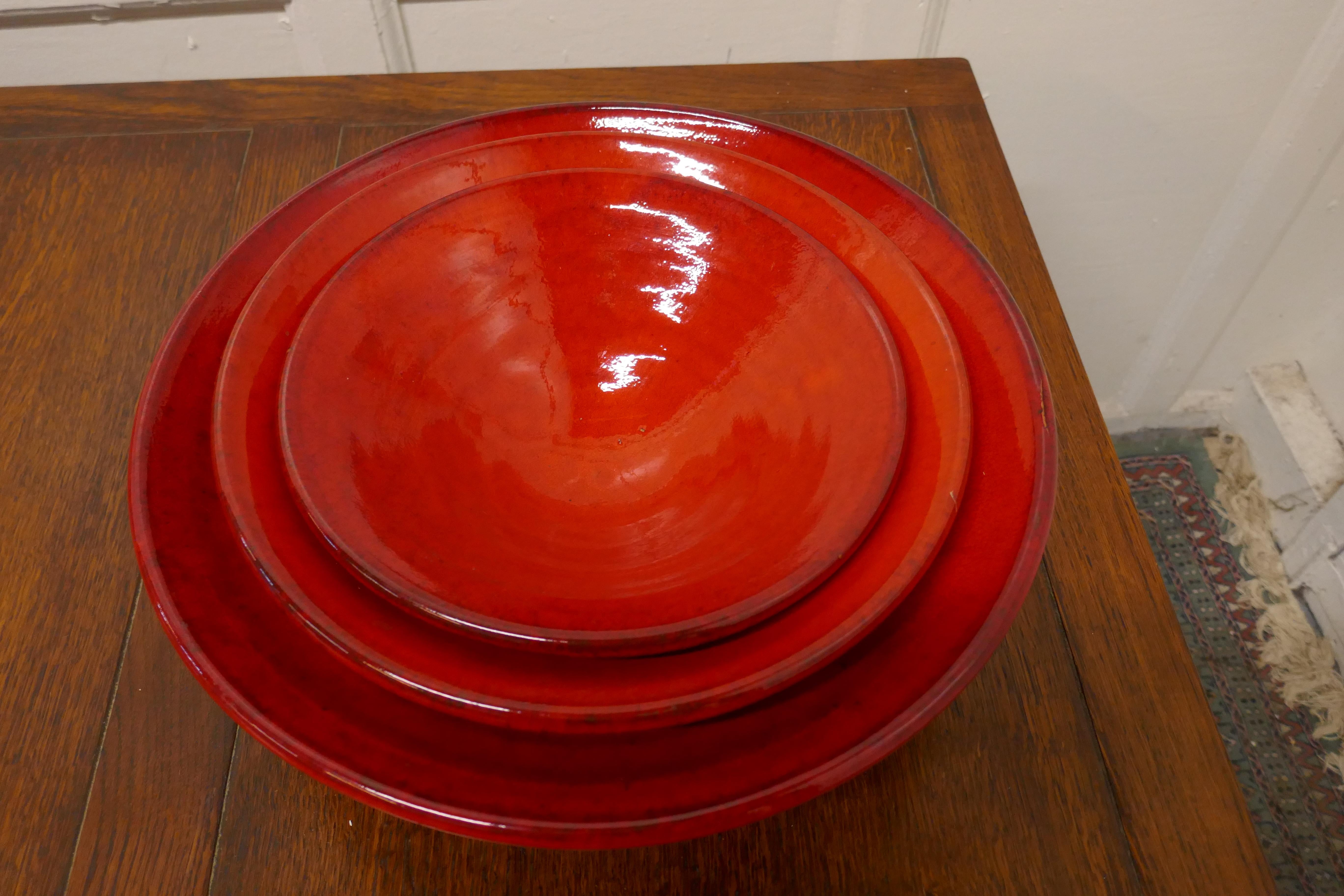 Set of Three Bright Red Terracotta Dutch Bowls In Good Condition For Sale In Chillerton, Isle of Wight