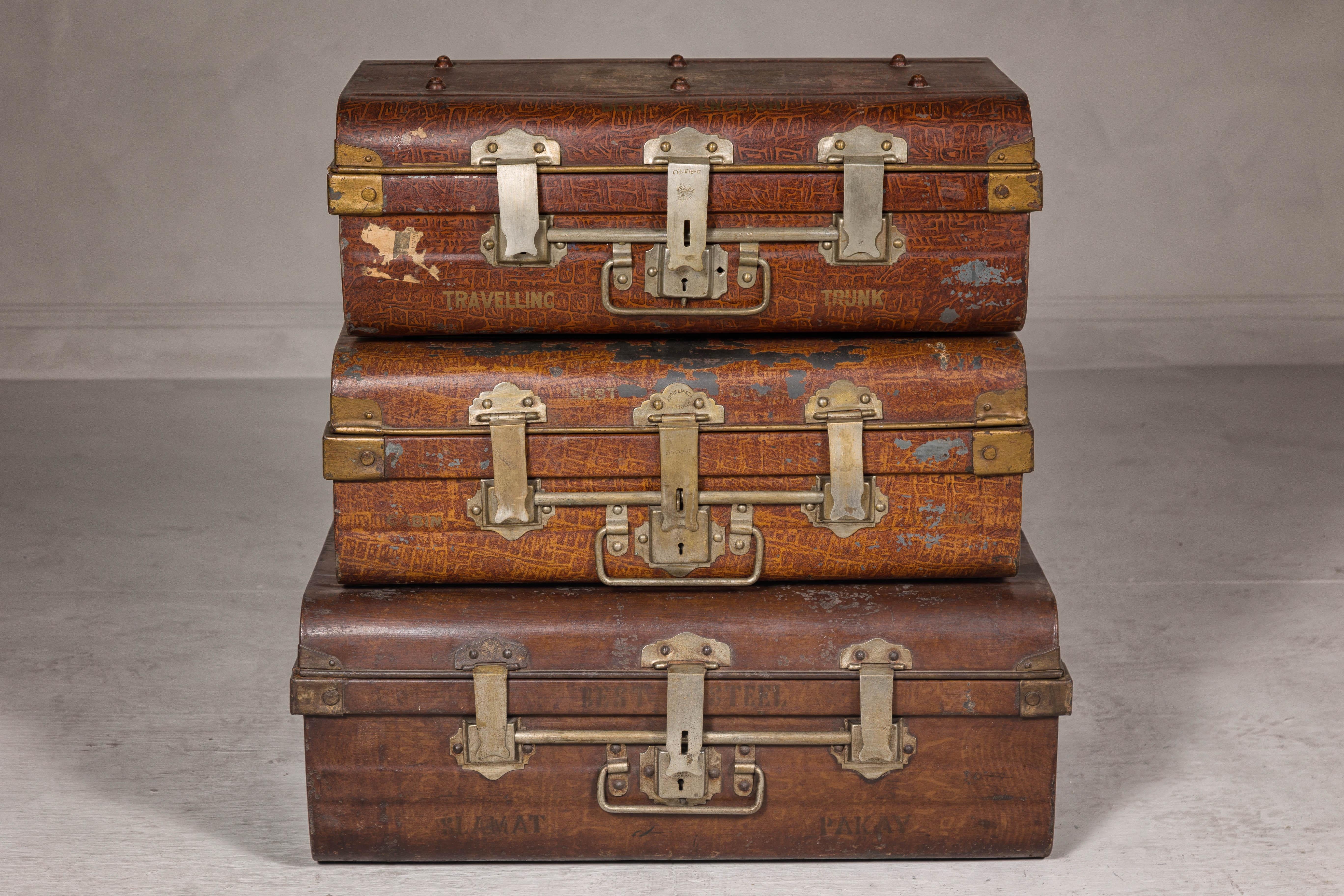 Painted Set of Three British 1920s Metal Traveling Trunks for Export with Brass Hardware For Sale