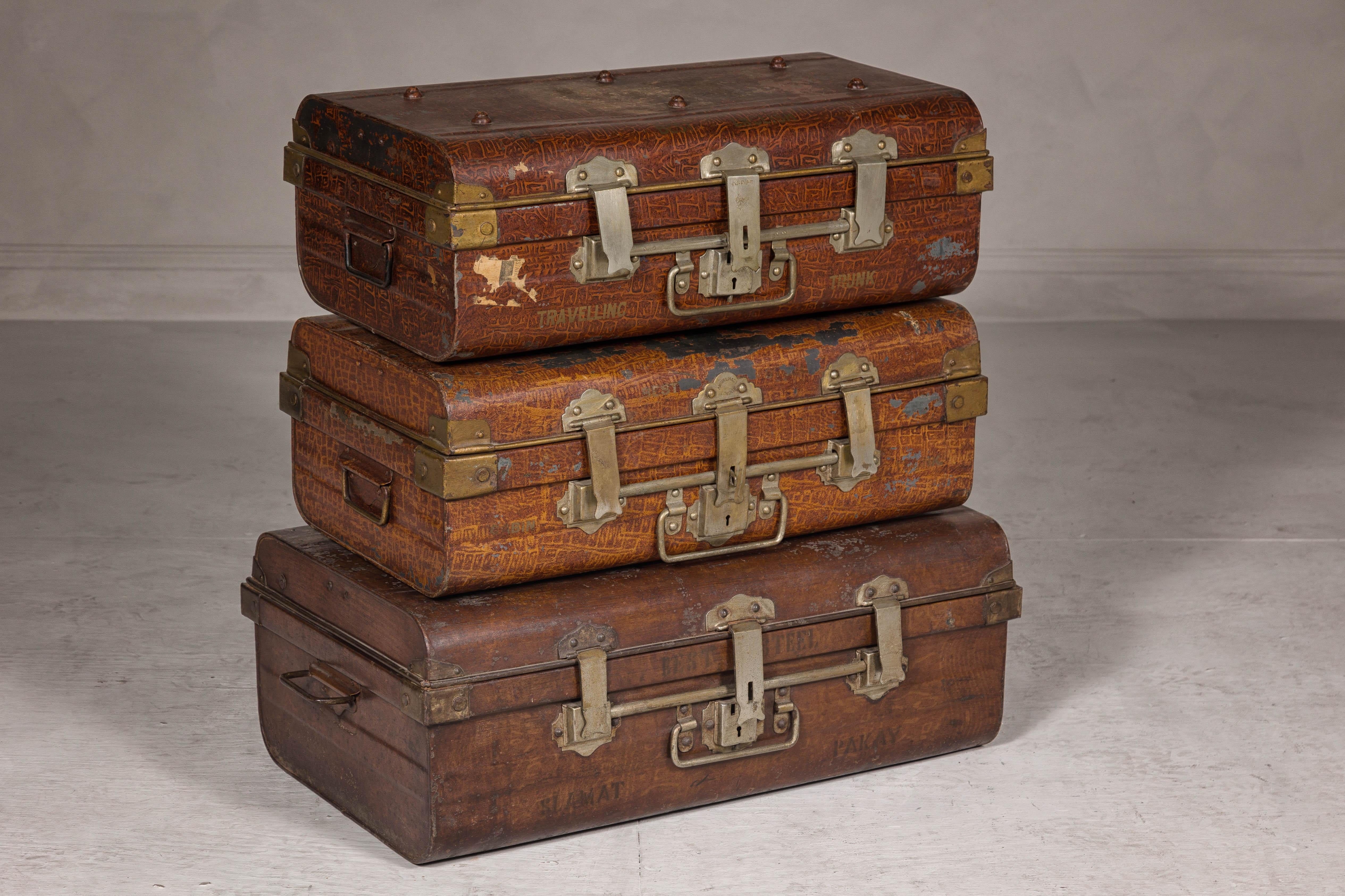 Set of Three British 1920s Metal Traveling Trunks for Export with Brass Hardware For Sale 1