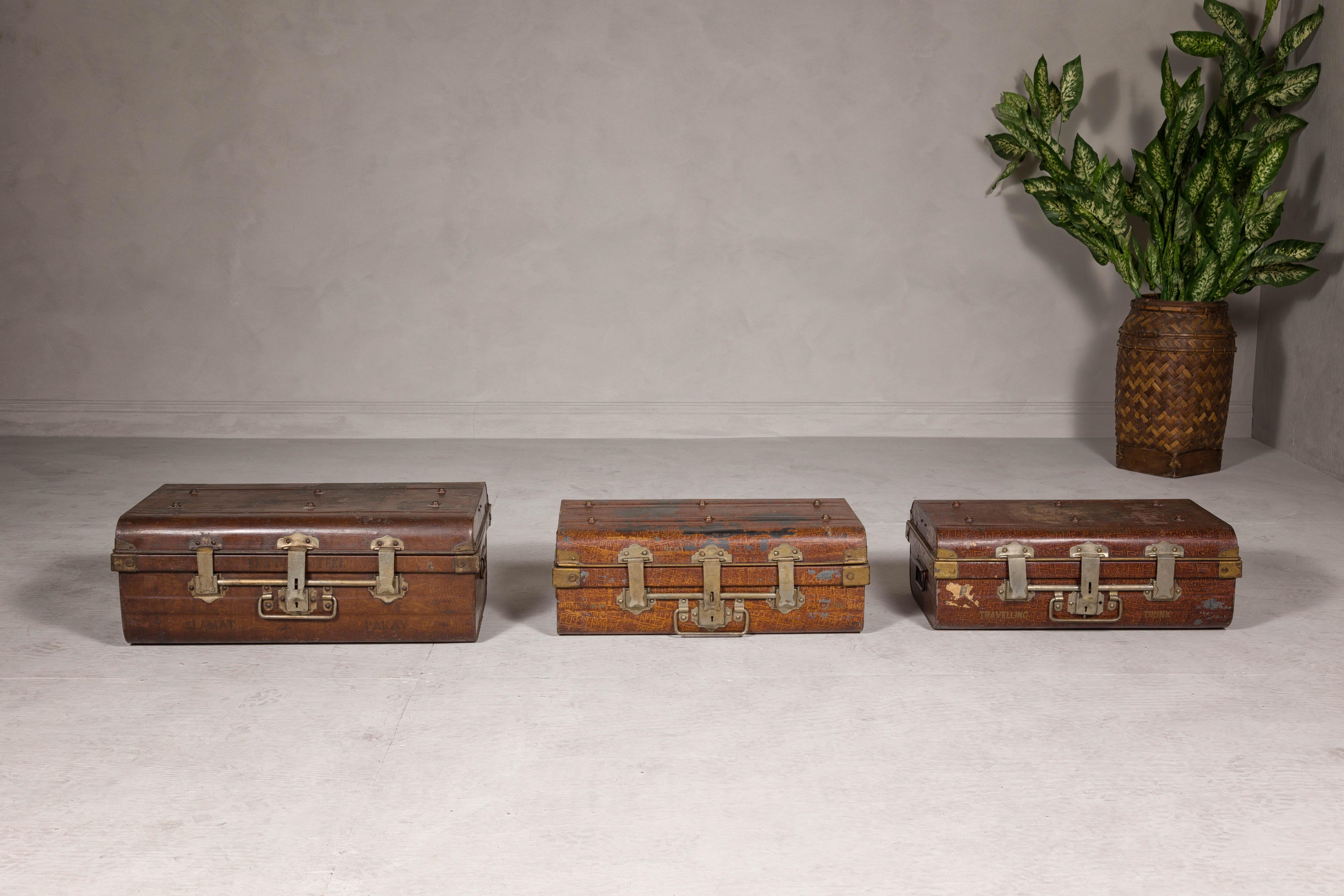 Set of Three British 1920s Metal Traveling Trunks for Export with Brass Hardware For Sale 2