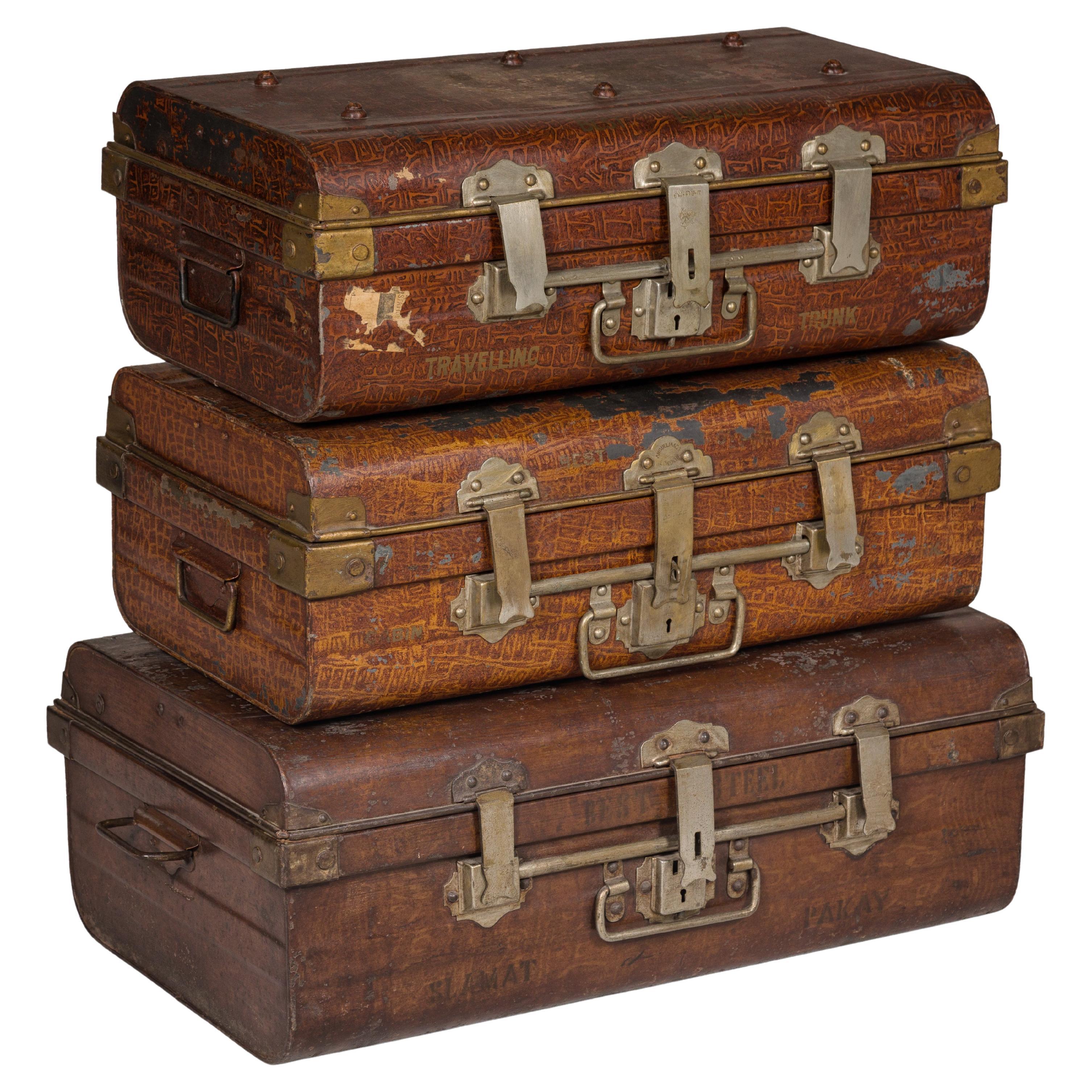 Set of Three British 1920s Metal Traveling Trunks for Export with Brass Hardware For Sale