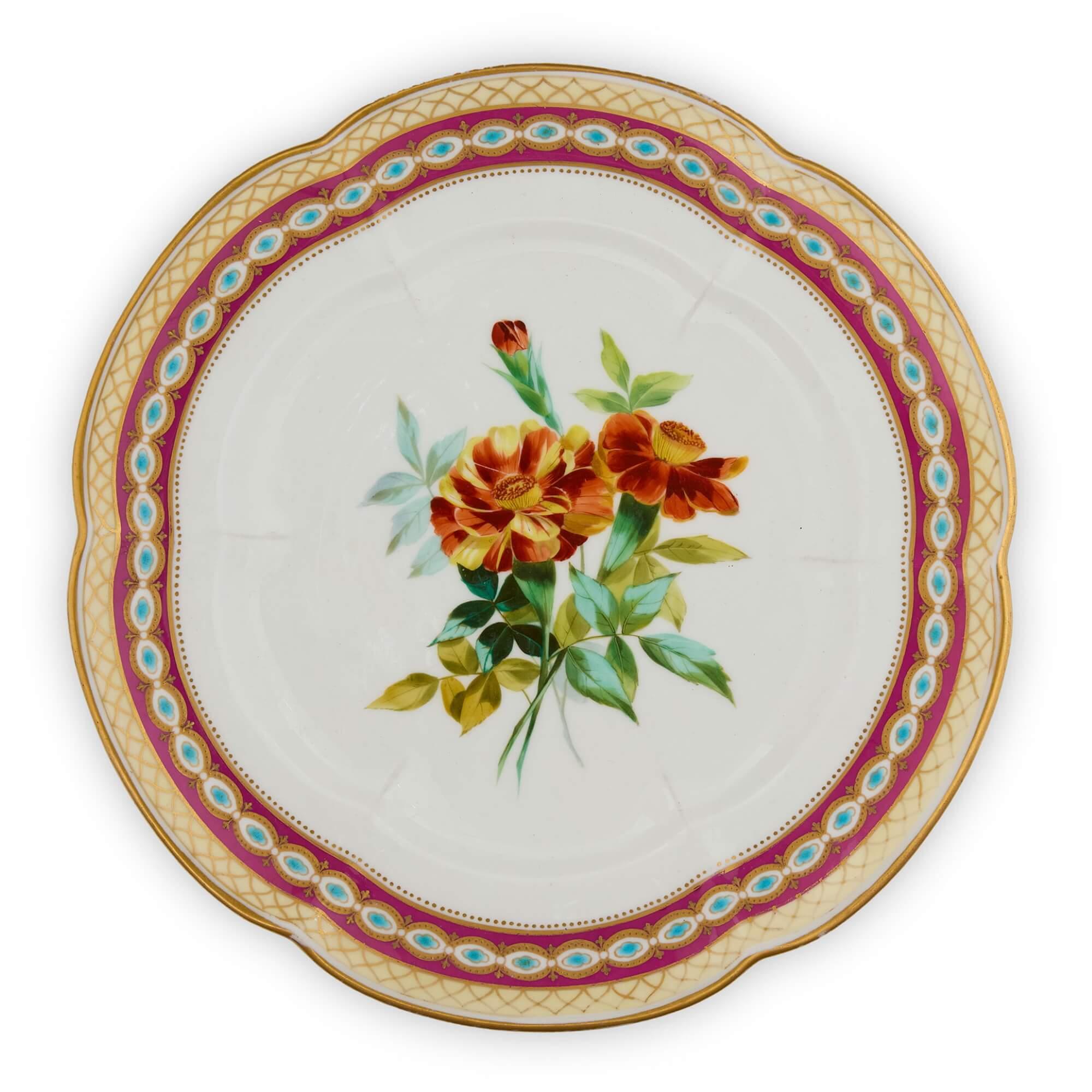 Juego de tres platos de porcelana británica con flores de Copeland Dorado en venta