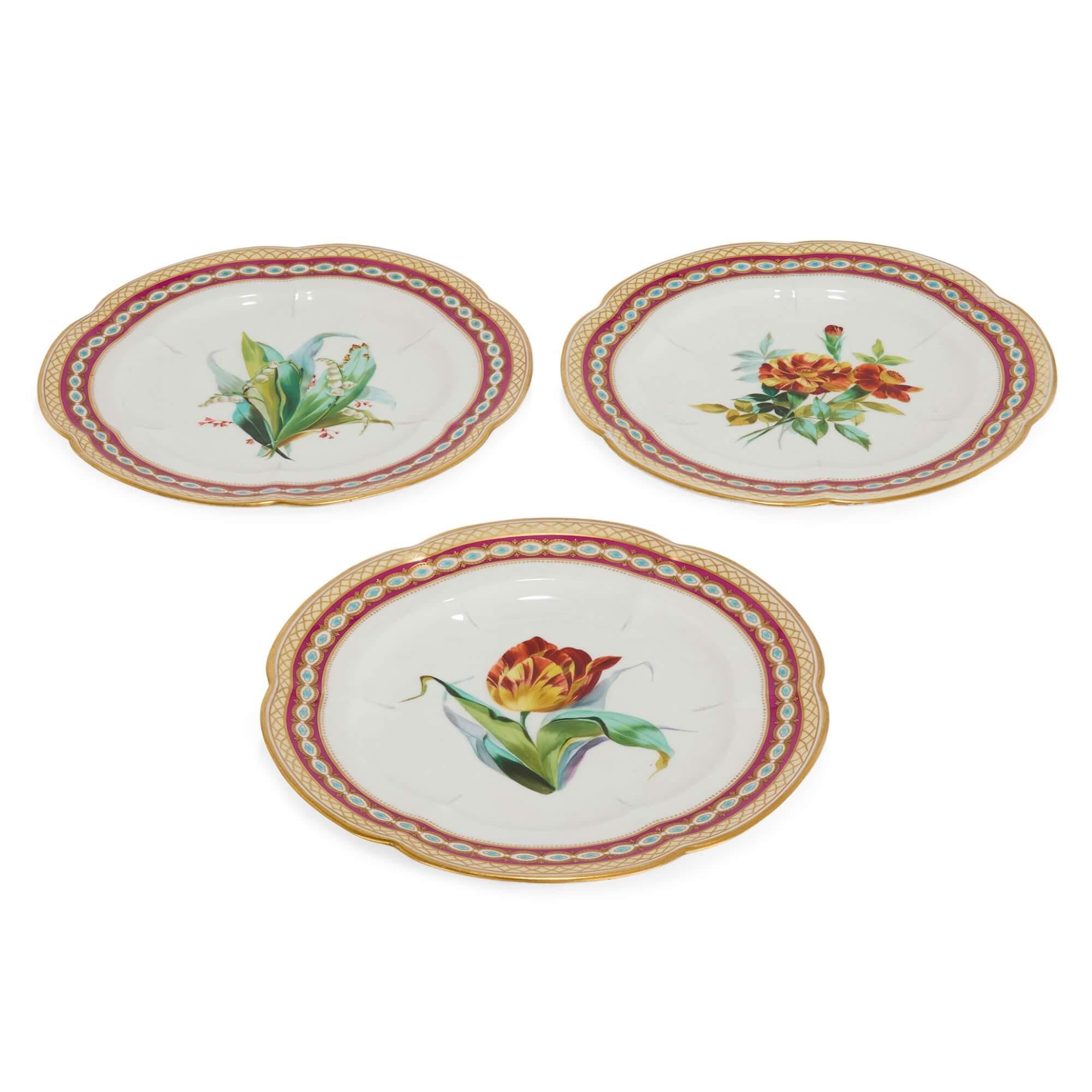 Juego de tres platos de porcelana británica con flores de Copeland siglo XIX en venta