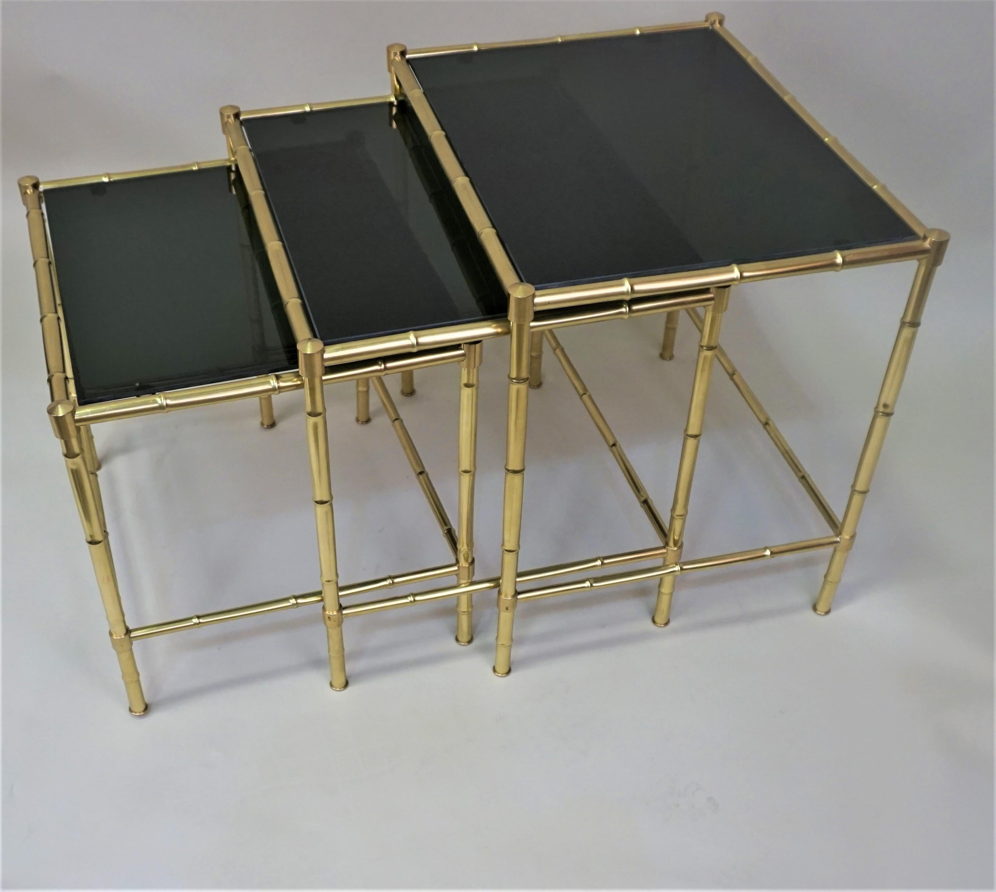 Set of three faux bamboo bronze nesting tables with smoked black tops.
Measurement :
15.5