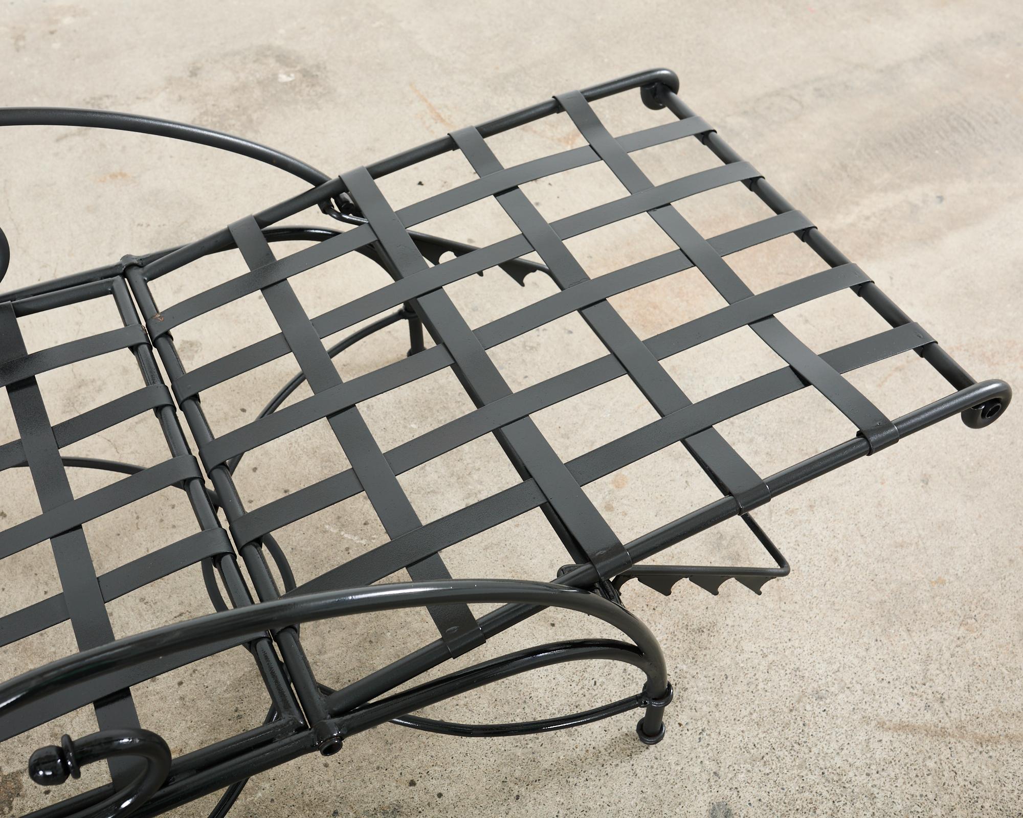 Lot de trois fauteuils de piscine Brown Jordan Florentine en vente 11