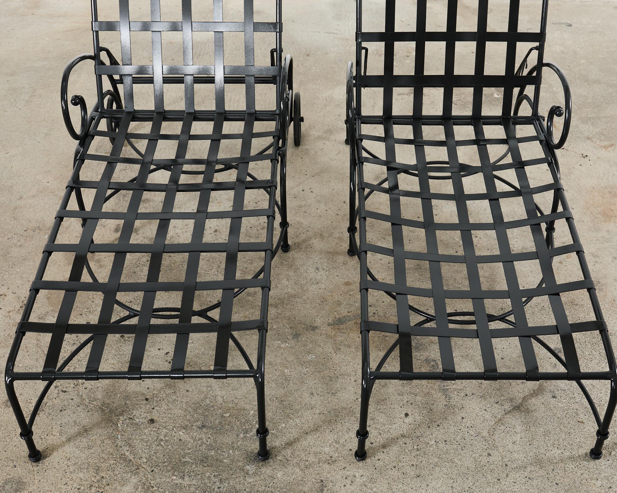 Lot de trois fauteuils de piscine Brown Jordan Florentine en vente 1