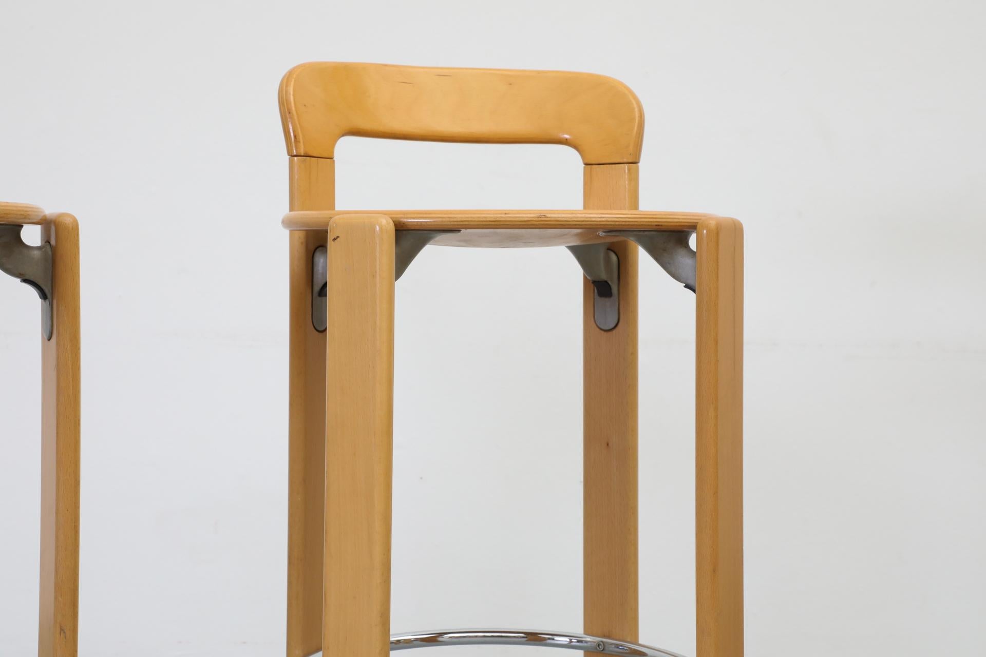 Juego de tres taburetes de bar Bruno Rey para Dietiker Light de abedul con reposapiés cromados en venta 4