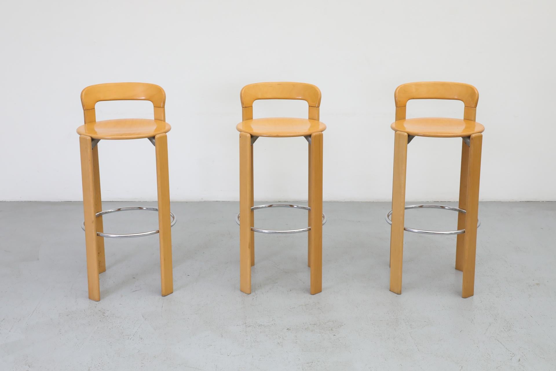 Juego de tres taburetes de bar Bruno Rey para Dietiker Light de abedul con reposapiés cromados en venta 2