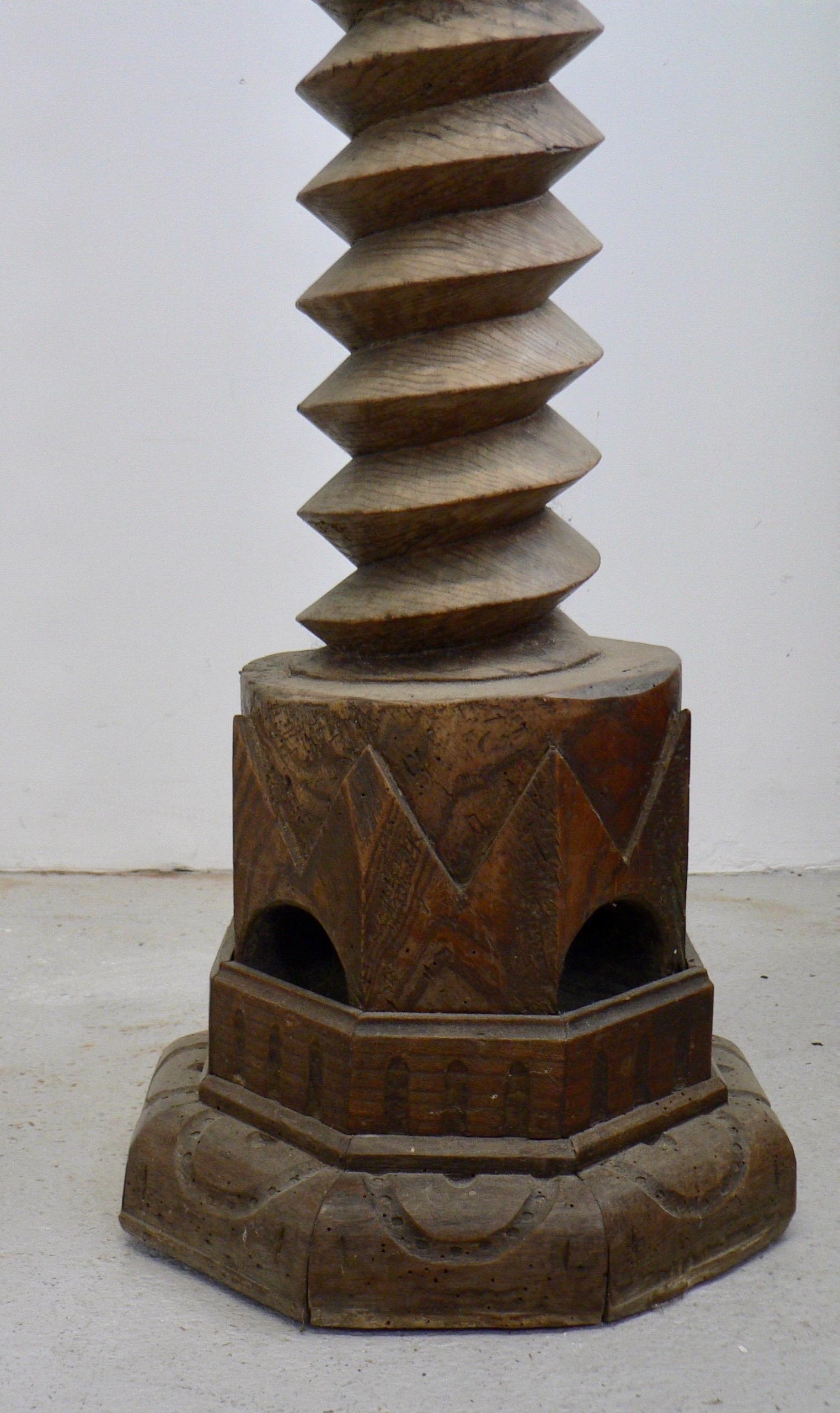 Set of three brutalist carved wood column France XIX th century. In Good Condition For Sale In SOTTEVILLE-LÈS-ROUEN, FR