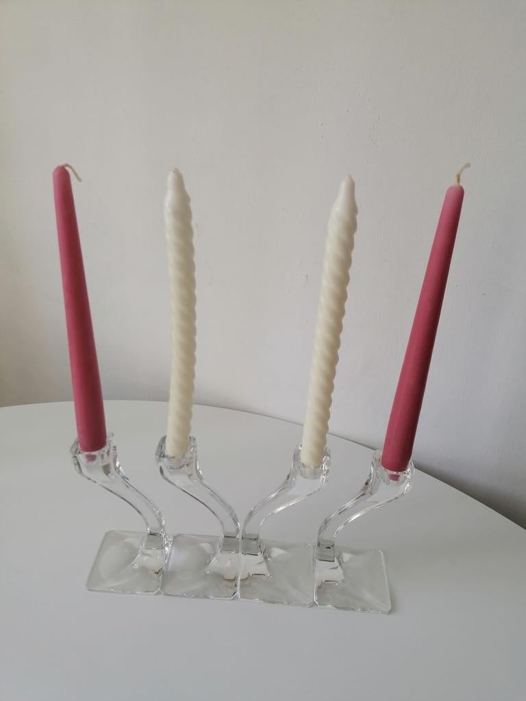 Architektonischer Satz von drei Kerzen aus klarem Gussglas, hergestellt von Riedel Austria in den 1970er Jahren
Satz von drei.