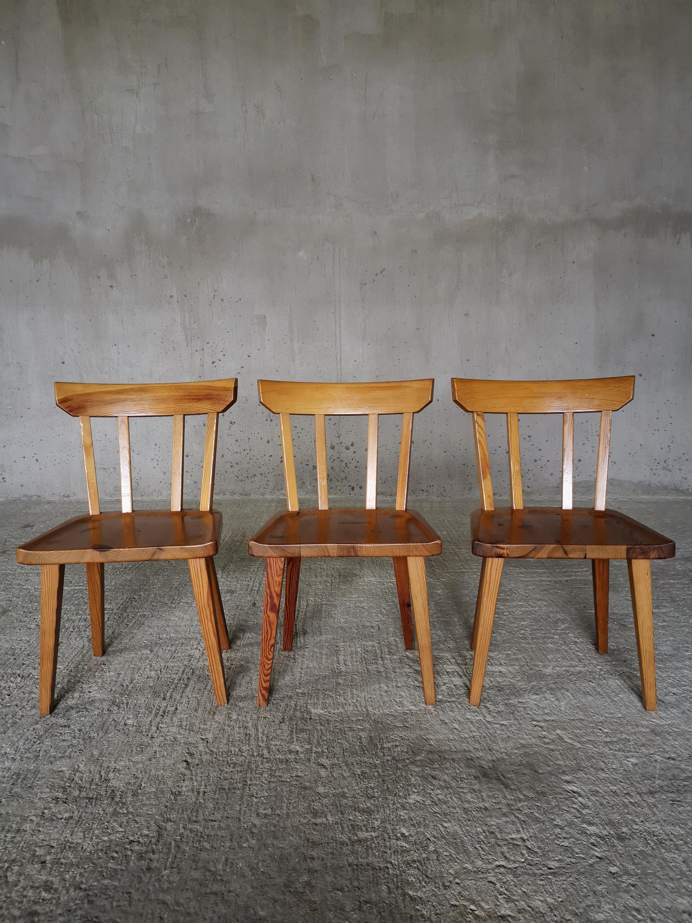 Set of three Carl Malmsten dining chairs in solid Oregon pine, Sweden 1960s For Sale 4