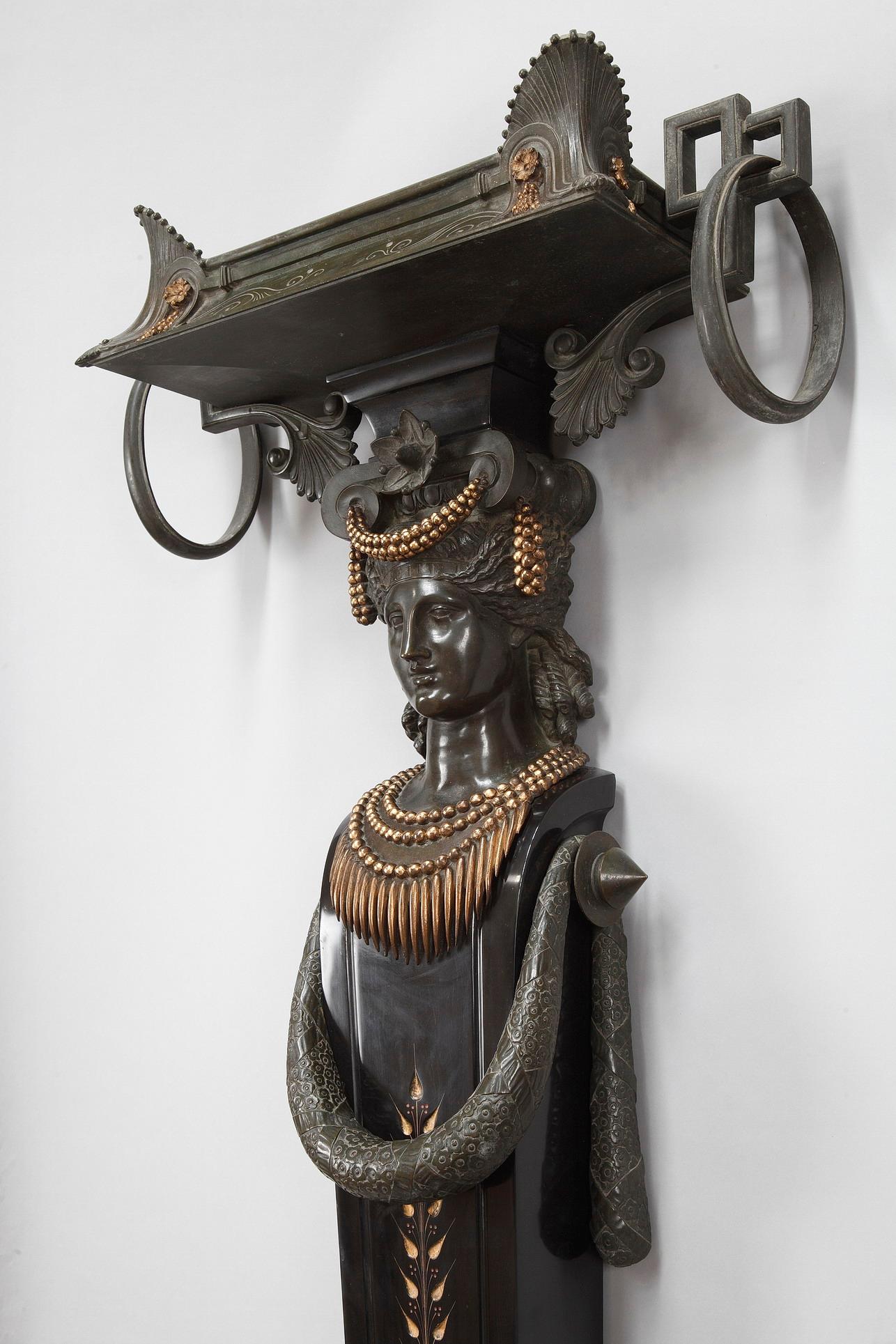 Set von drei Karyatiden-Pflanzgefäßen, G. Servant zugeschrieben, Frankreich, um 1880 (Spätes 19. Jahrhundert) im Angebot
