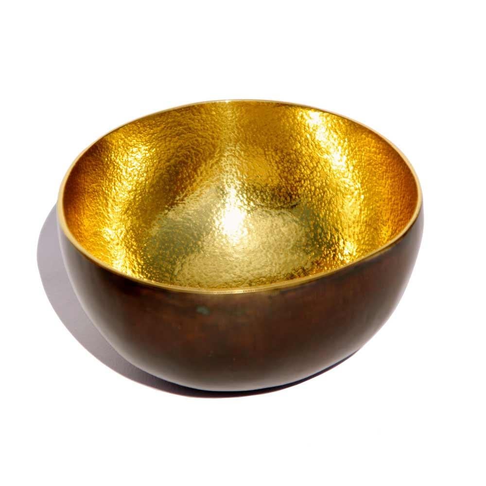 Set of Three Cast Brass Textured Bowls with Bronze Patina, Vide-poches For Sale 1