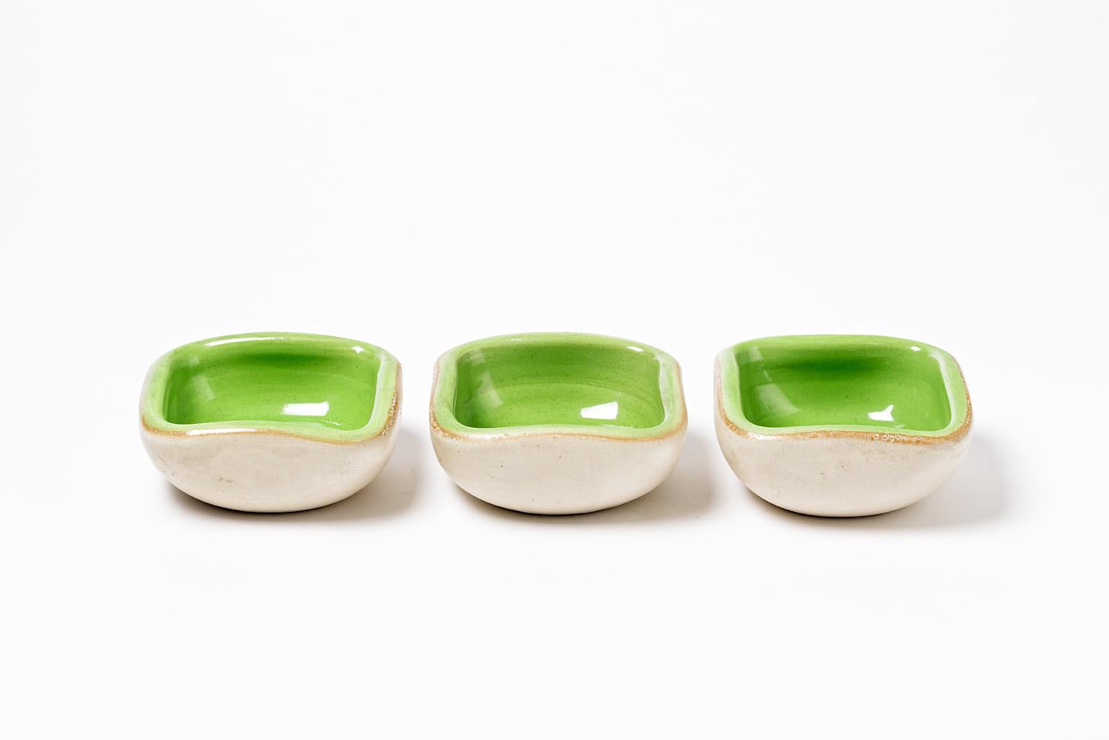 Keramos

Set of three freem forms ceramic dishes by Keramos, circa 1960.

Elegant forms and white and green colors.

Original good conditions.

Dimensions: 5 x 13 x 13cm.