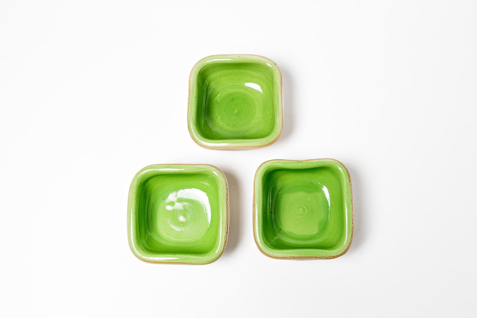 Set of Three Ceramic Green and White Dishes Cup by Keramos Midcentury Design In Excellent Condition For Sale In Neuilly-en- sancerre, FR