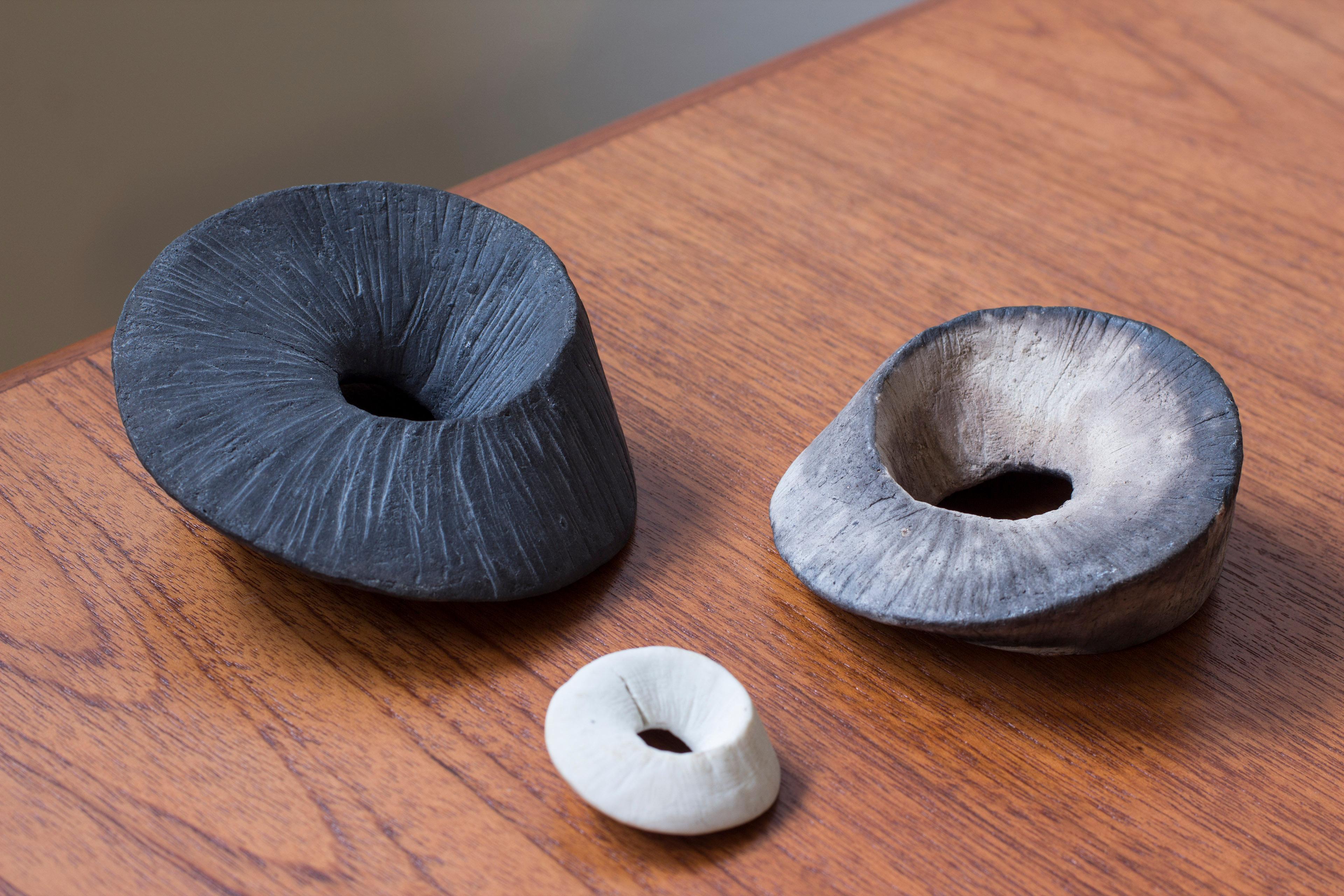 Set of three ceramic sculptures by unknown Danish artist. Made by hand In Good Condition For Sale In Hägersten, SE