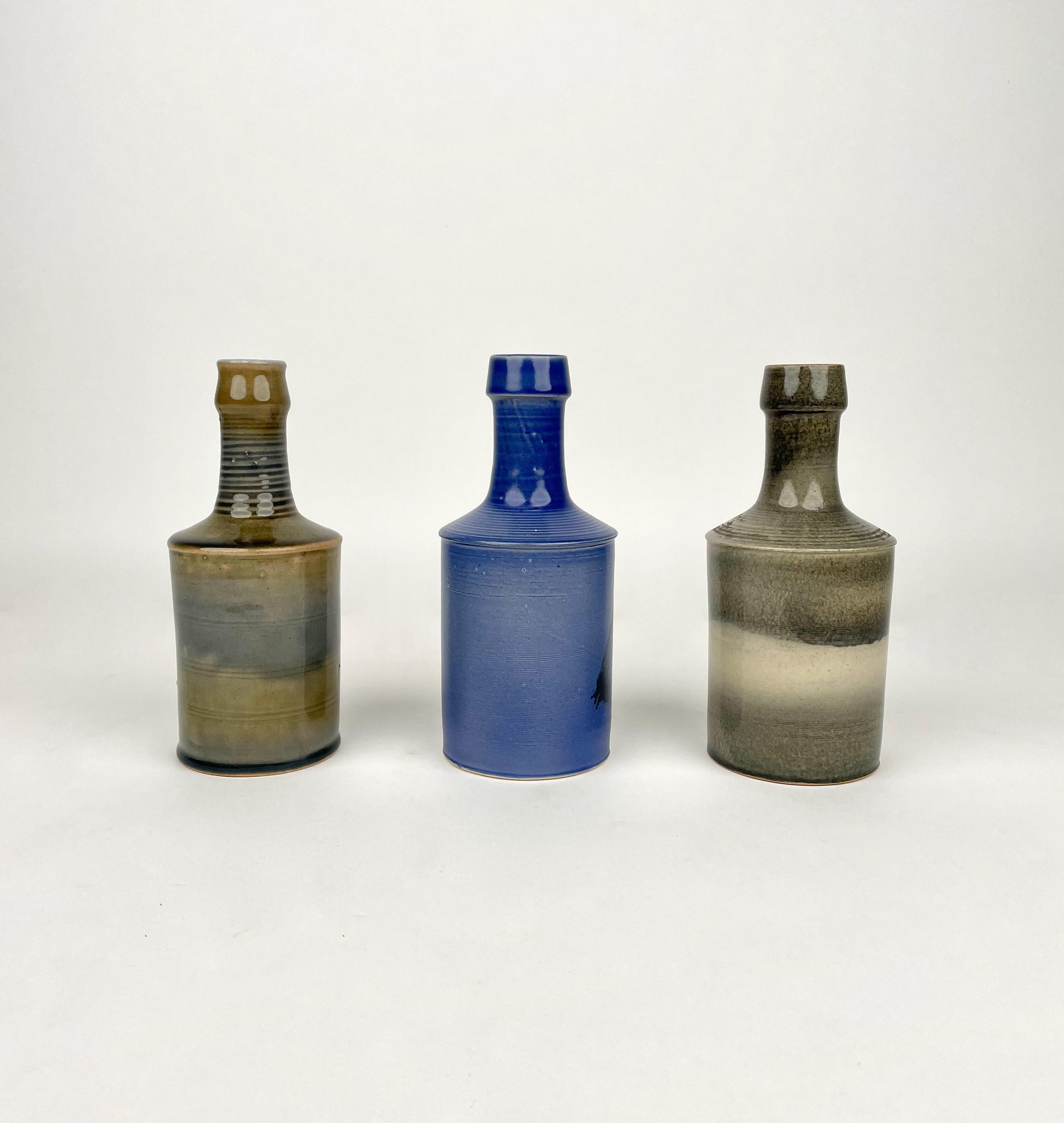 Set of Three Ceramic Vase Bottle Nanni Valentini Laboratorio Pesaro Italy, 1960s In Good Condition For Sale In Rome, IT