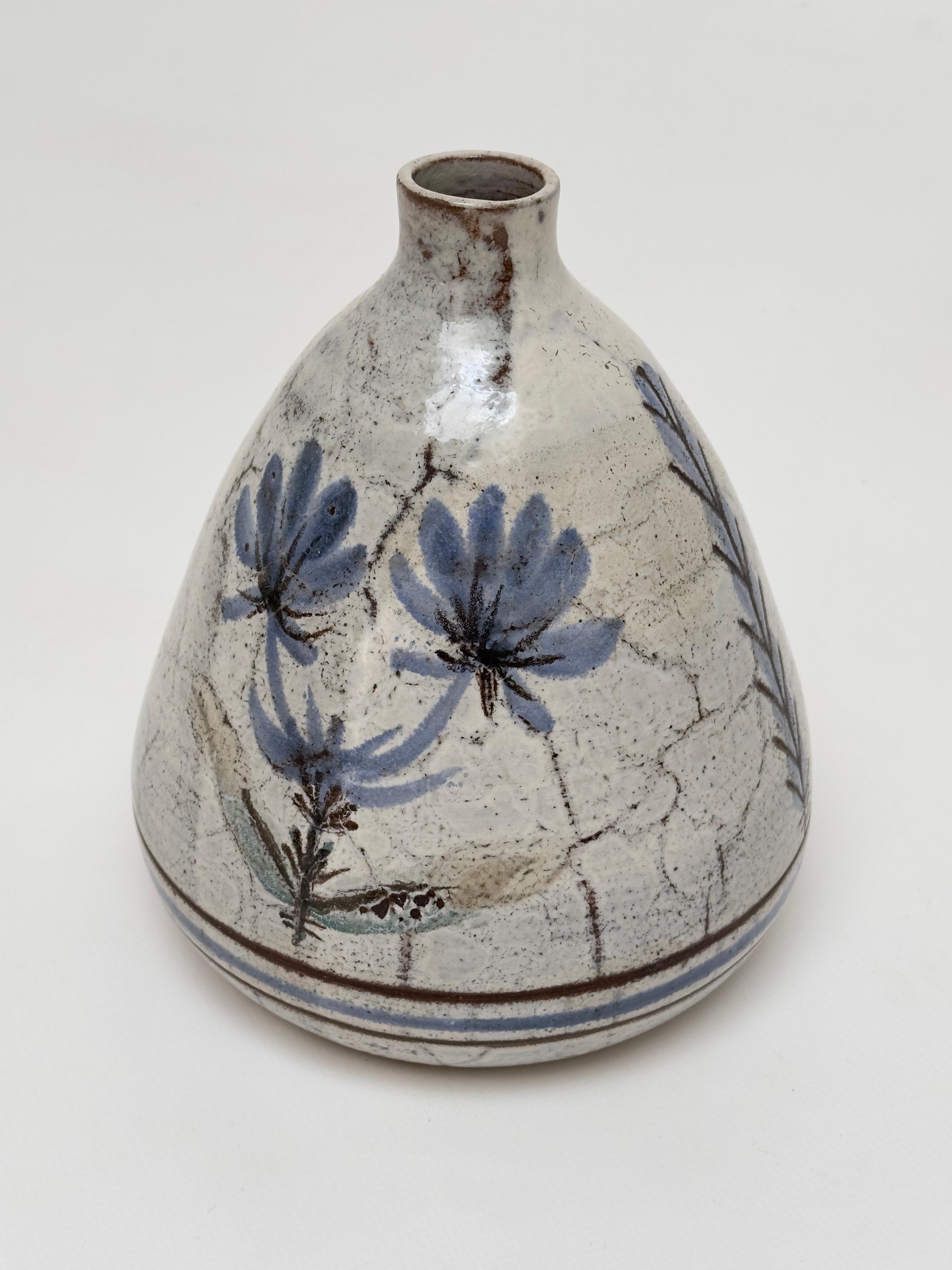 Ensemble composé d'un vase à roulettes et de deux pieds de lampe provenant directement de l'atelier de Gustave Reynaud, 