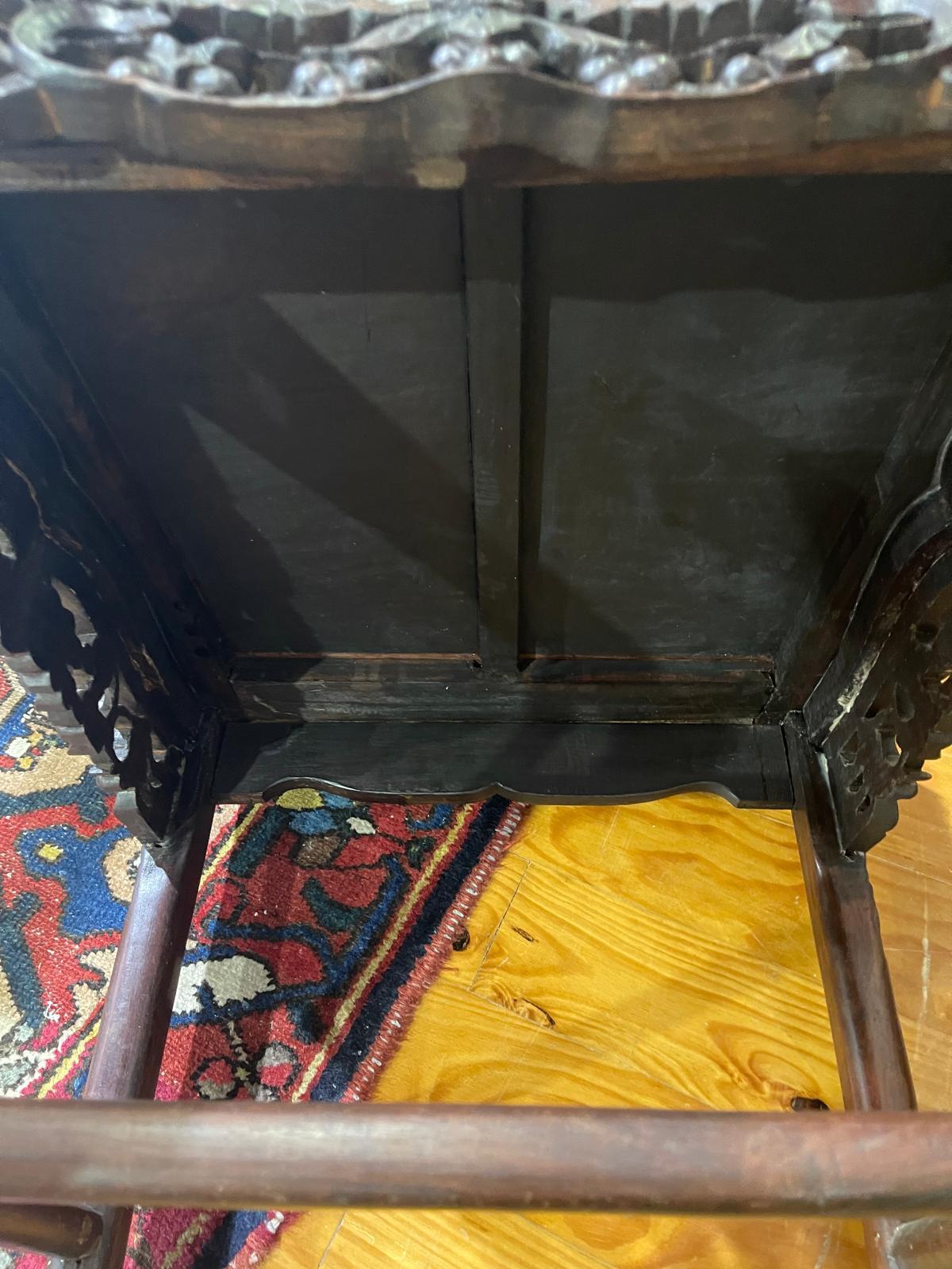 SET OF THREE CHAIRS AND TWO CHINESE ARMCHAIRS end 19th Century For Sale 12