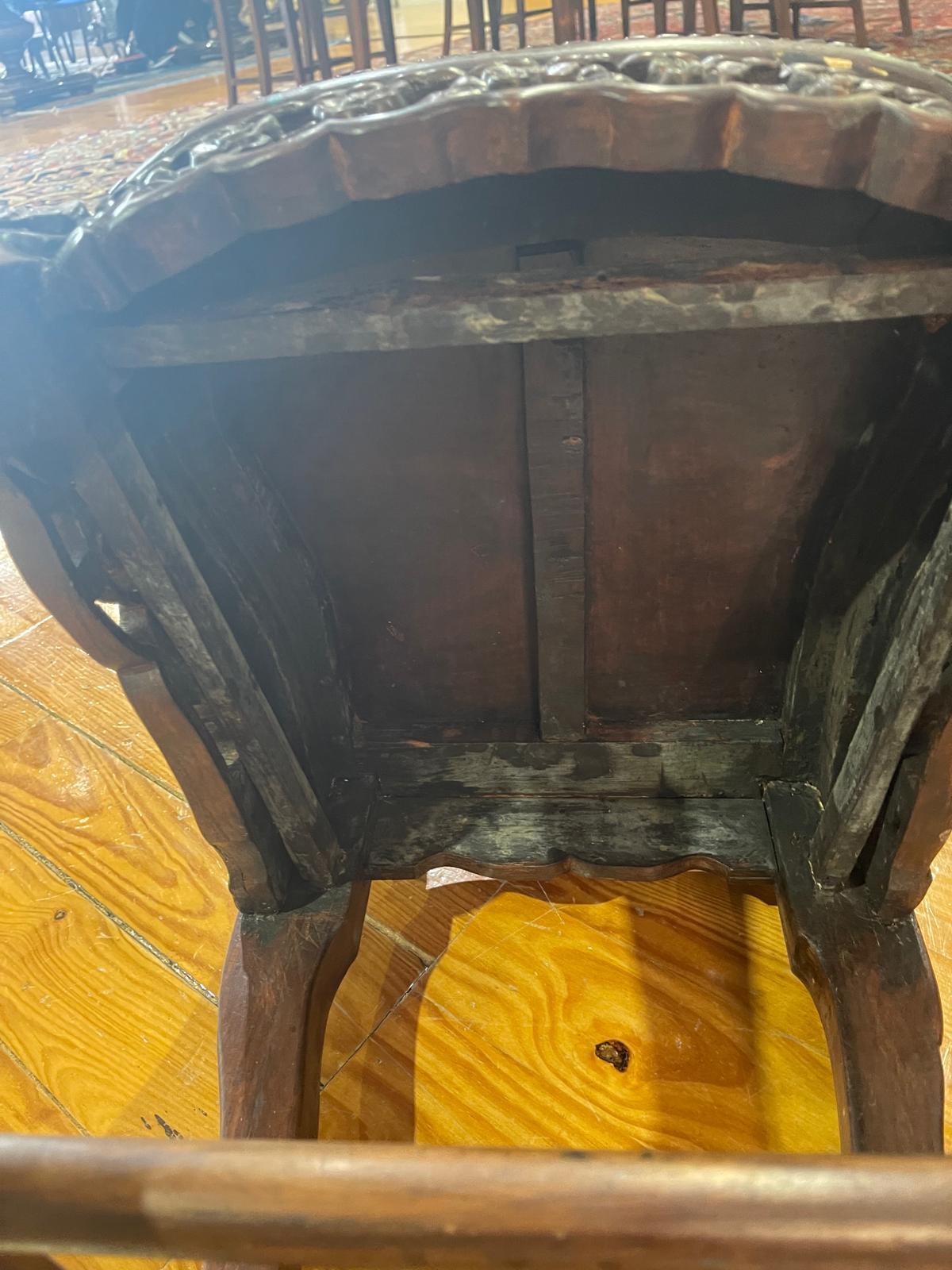 SET OF THREE CHAIRS AND TWO CHINESE ARMCHAIRS end 19th Century For Sale 14