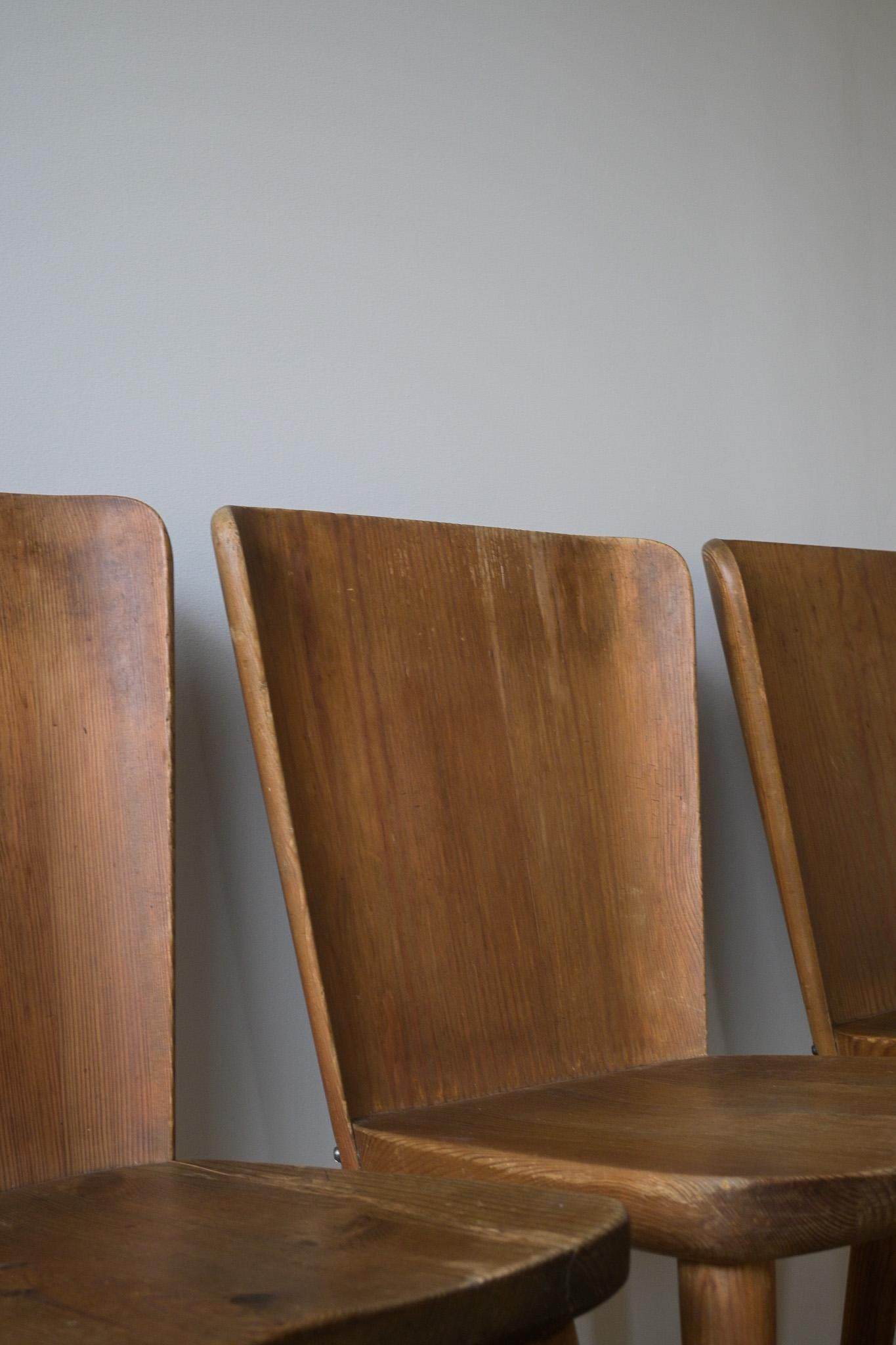 Pin Ensemble de trois chaises par Göran Malmvall, Karl Andersson & Söner, ca 1940 Suède en vente