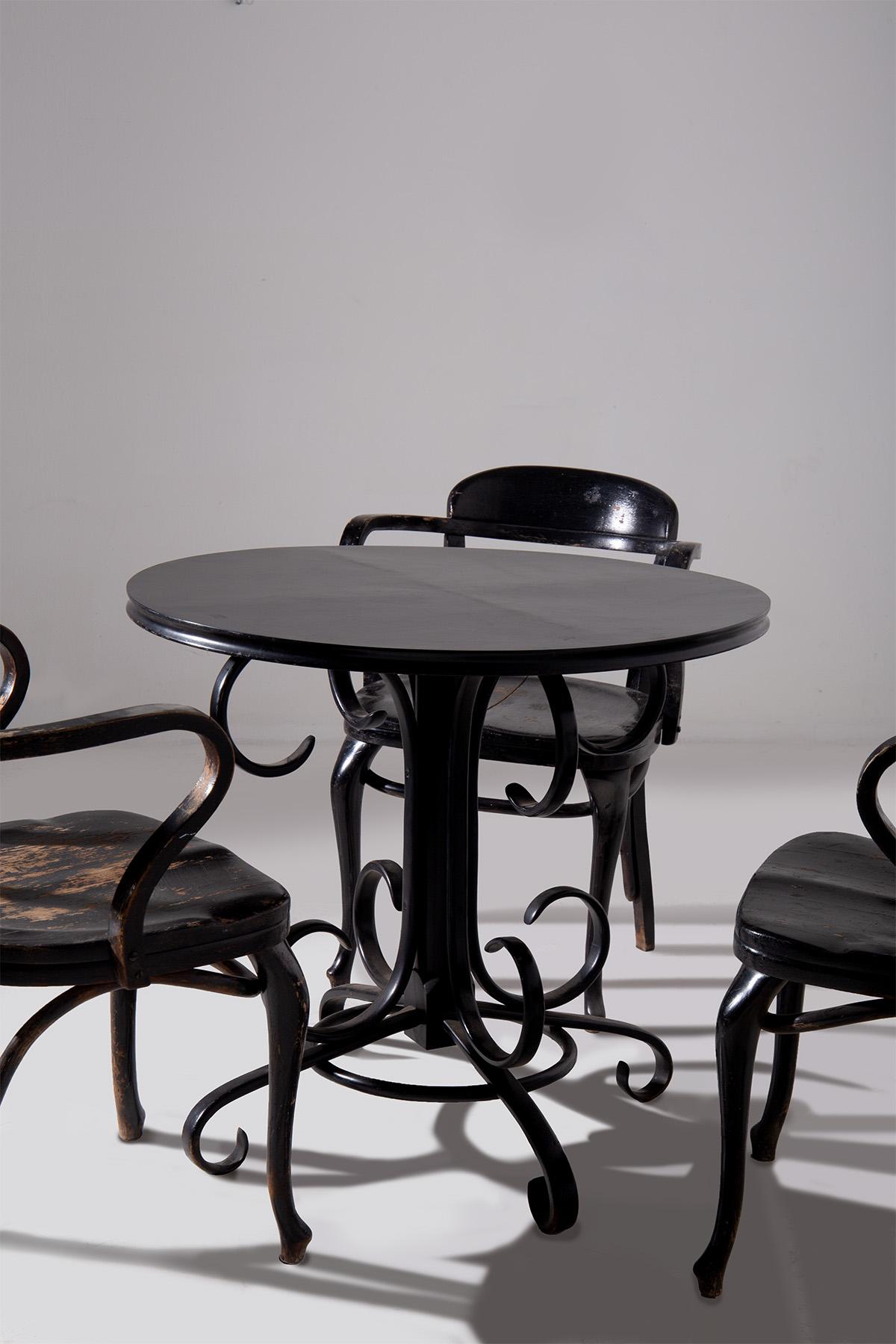 French Ensemble de trois chaises de Michael Thonet et Table Art Déco en vente