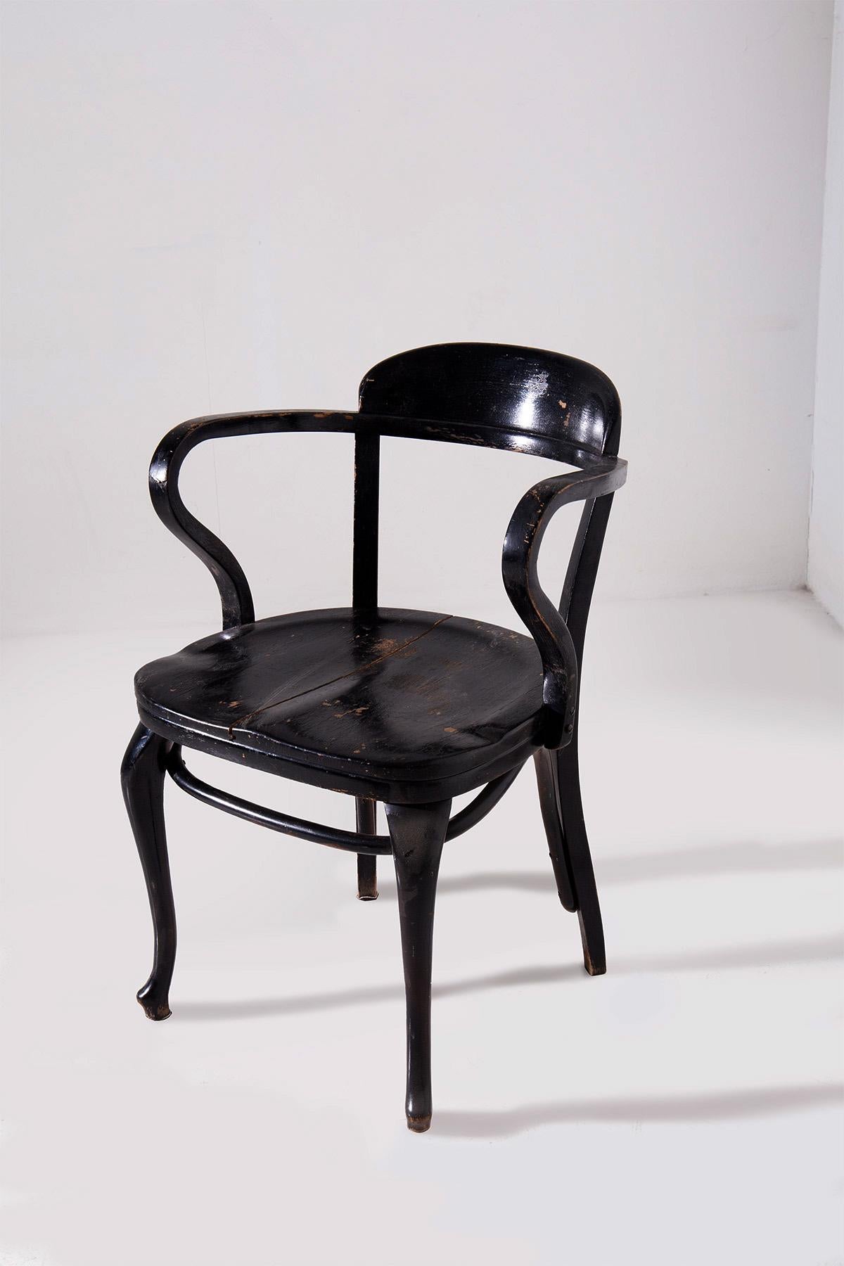 Bois Ensemble de trois chaises de Michael Thonet et Table Art Déco en vente