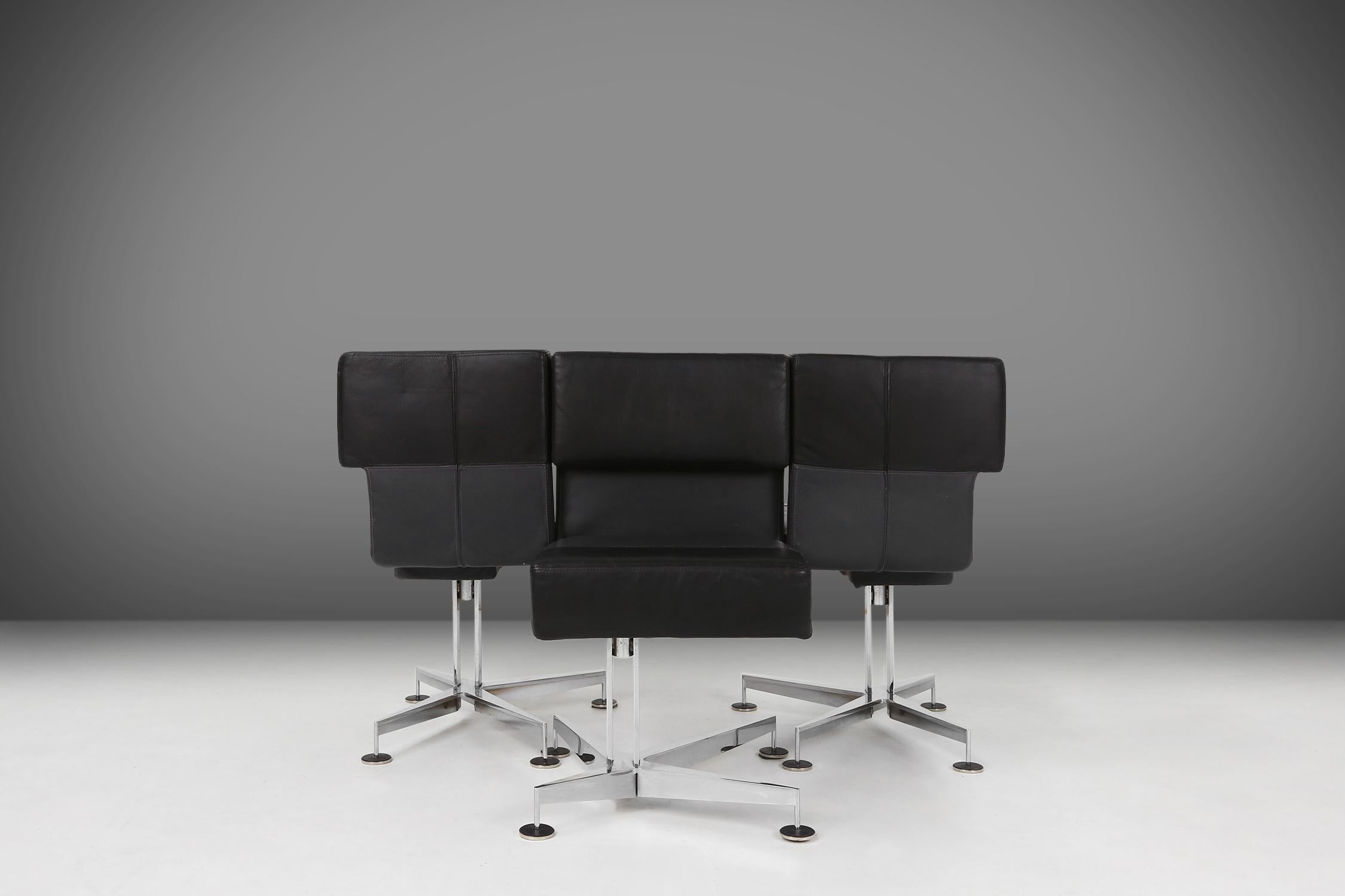 Made in 1980 by Sedus, these chairs are a model of quality and design. They are made of black and grey leather, which gives a luxurious and comfortable look. The heavy metal base, which is chromed, ensures stability and durability.

The special