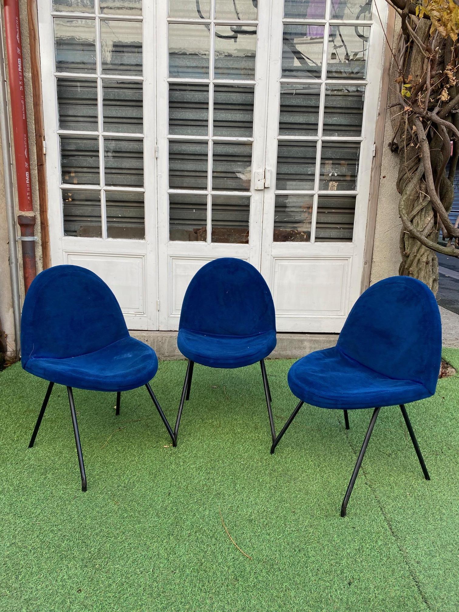 Set of three chairs, model 771, by Joseph-André Motte for Steiner, France, 1950s
Ready to be reupholstered.