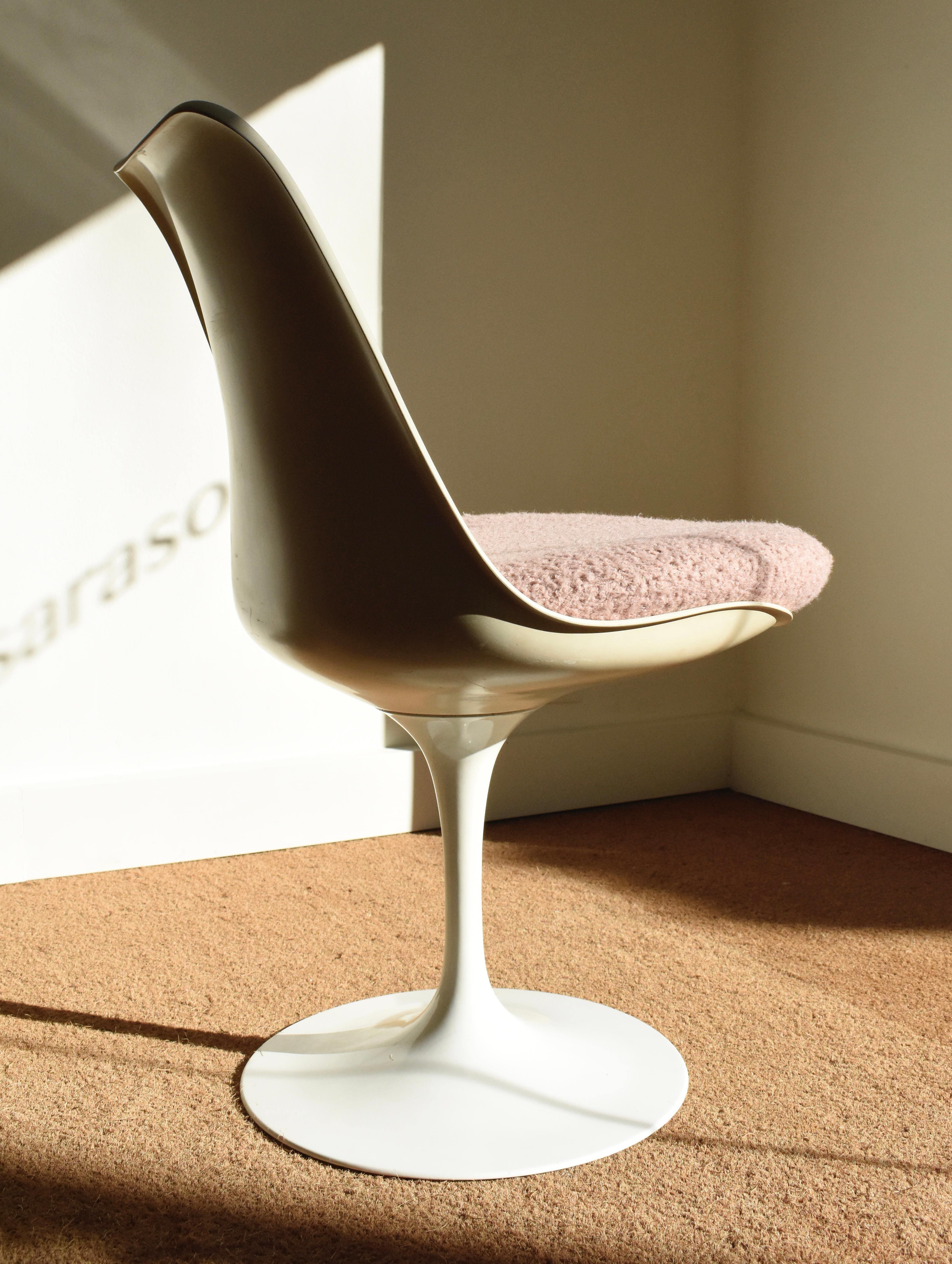 Ensemble de trois chaises modèle 