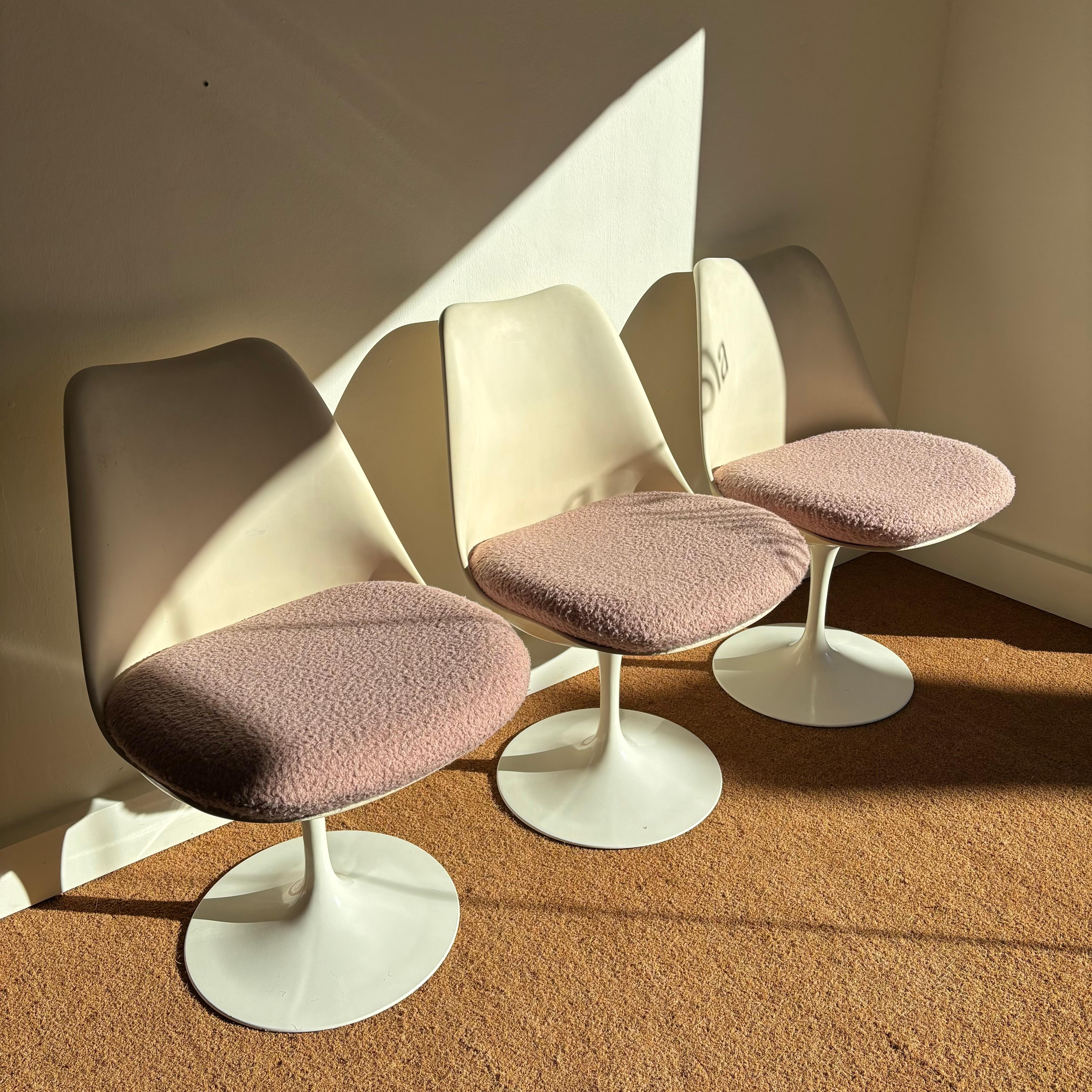 Ensemble de trois chaises modèle 