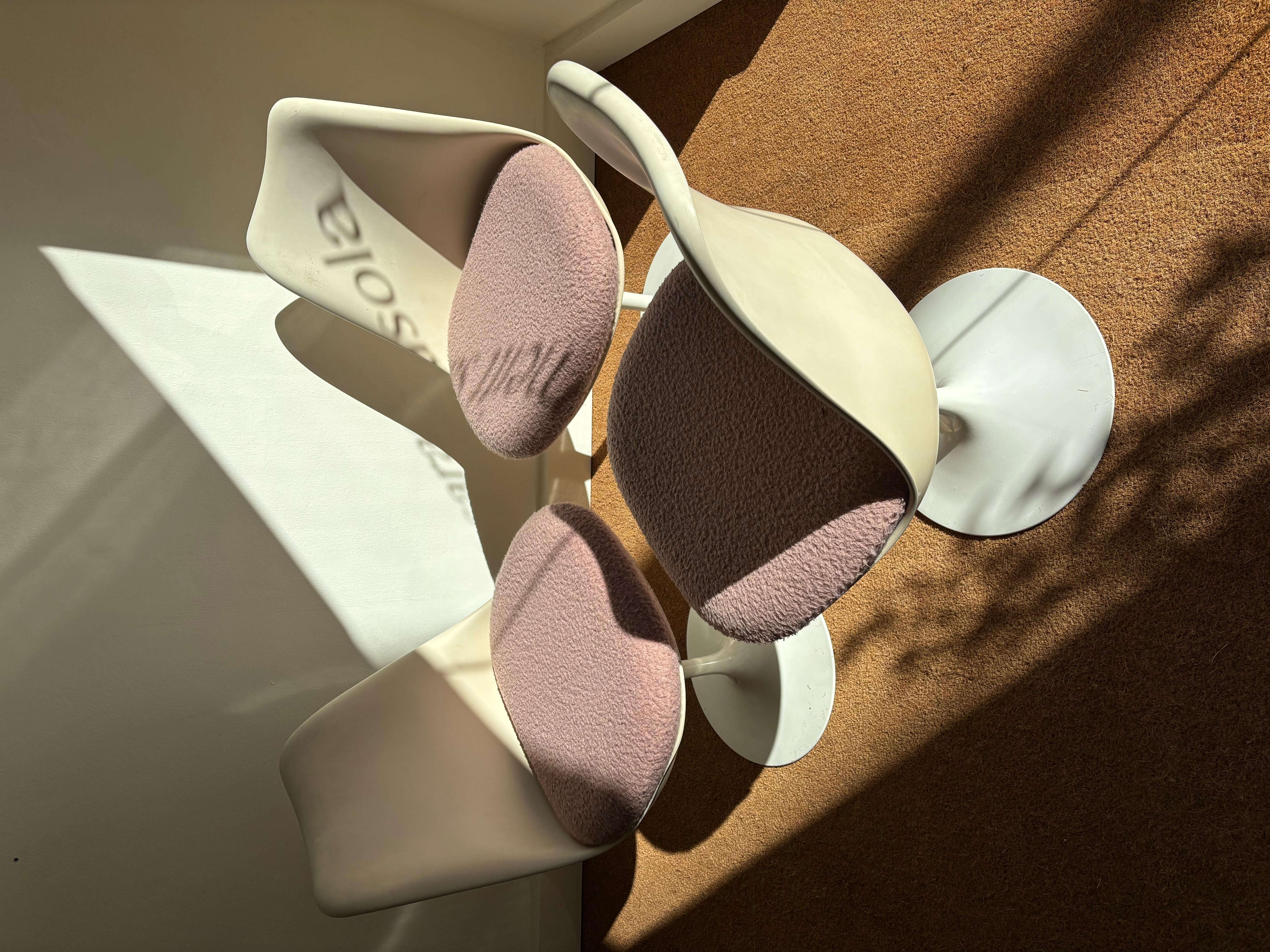 Ensemble de trois chaises modèle 