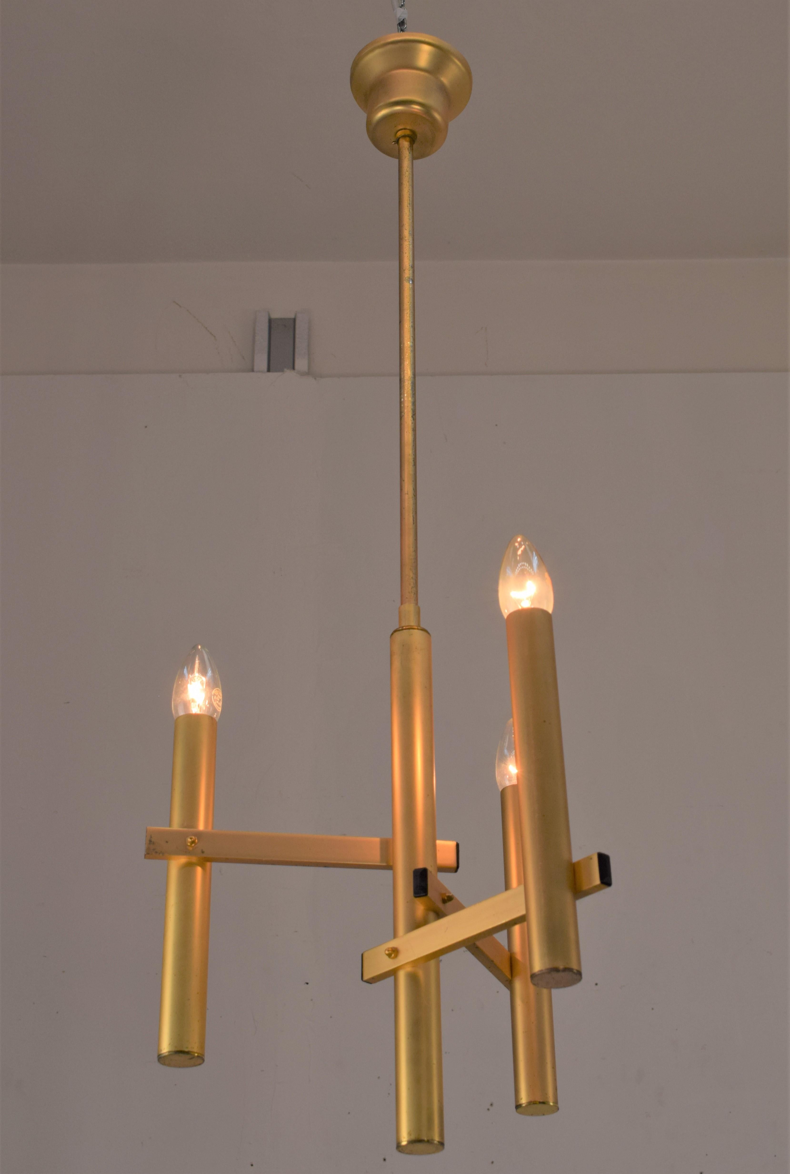 Set of three chandeliers, 1960s.
Dimensions: H=94 cm; D=30 cm.