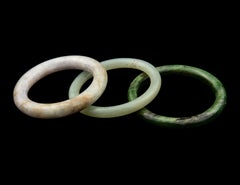 Ensemble de trois bracelets chinois en jade et jadéite