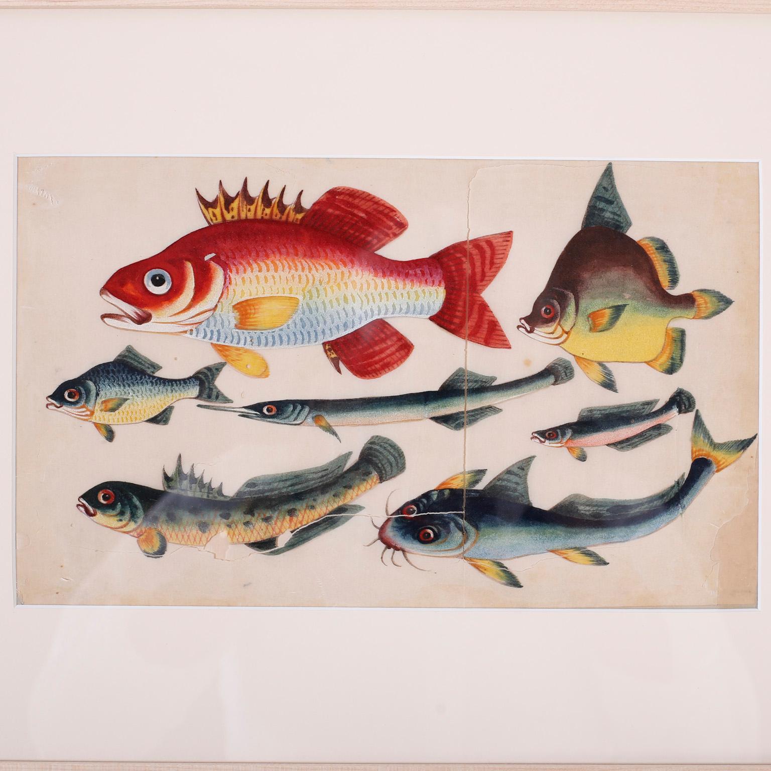 Ensemble de trois peintures chinoises en tissu représentant des poissons Bon état - En vente à Palm Beach, FL