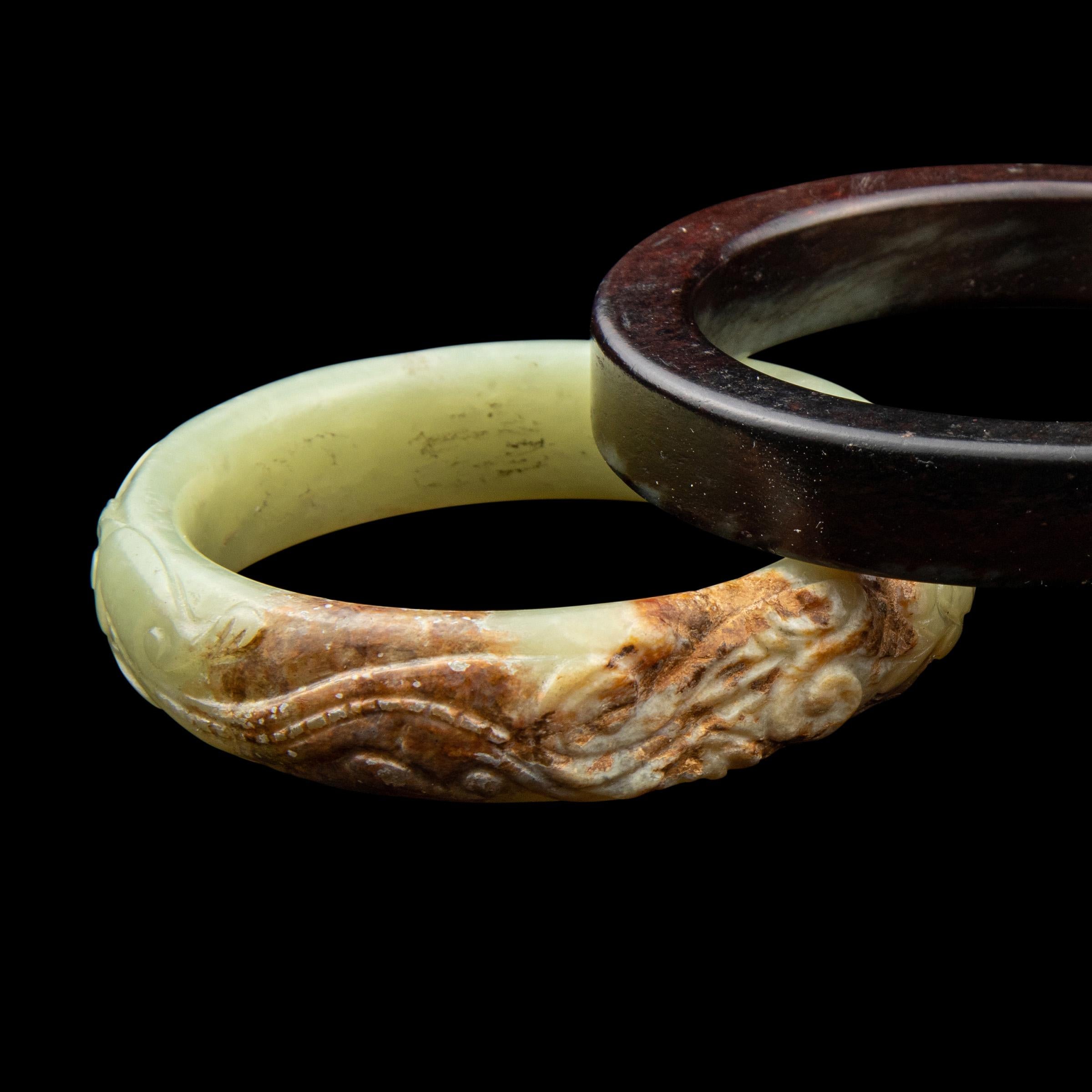 Set of Three Chinese Qing Dynasty Jade Bangles In Good Condition For Sale In Chicago, IL