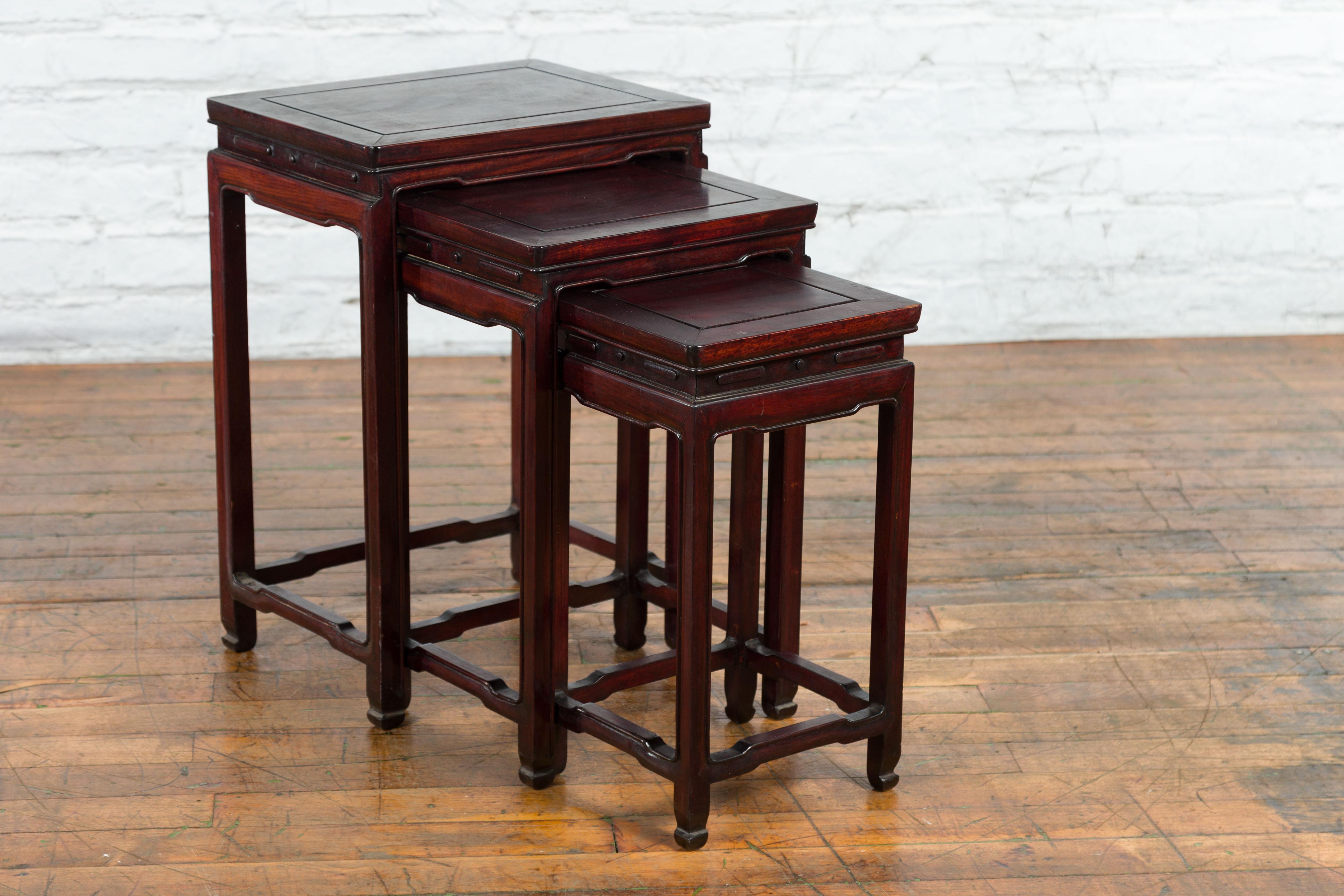 Set of Three Chinese Vintage Rosewood Nesting Tables with Reddish Brown Patina In Good Condition For Sale In Yonkers, NY