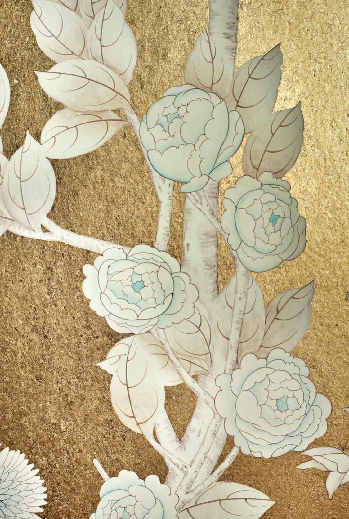 Satz von drei Chinoiserie-Gemälden, Aquarelle auf Seide und vergoldetem Papier im Zustand „Gut“ im Angebot in Eskilstuna, SE