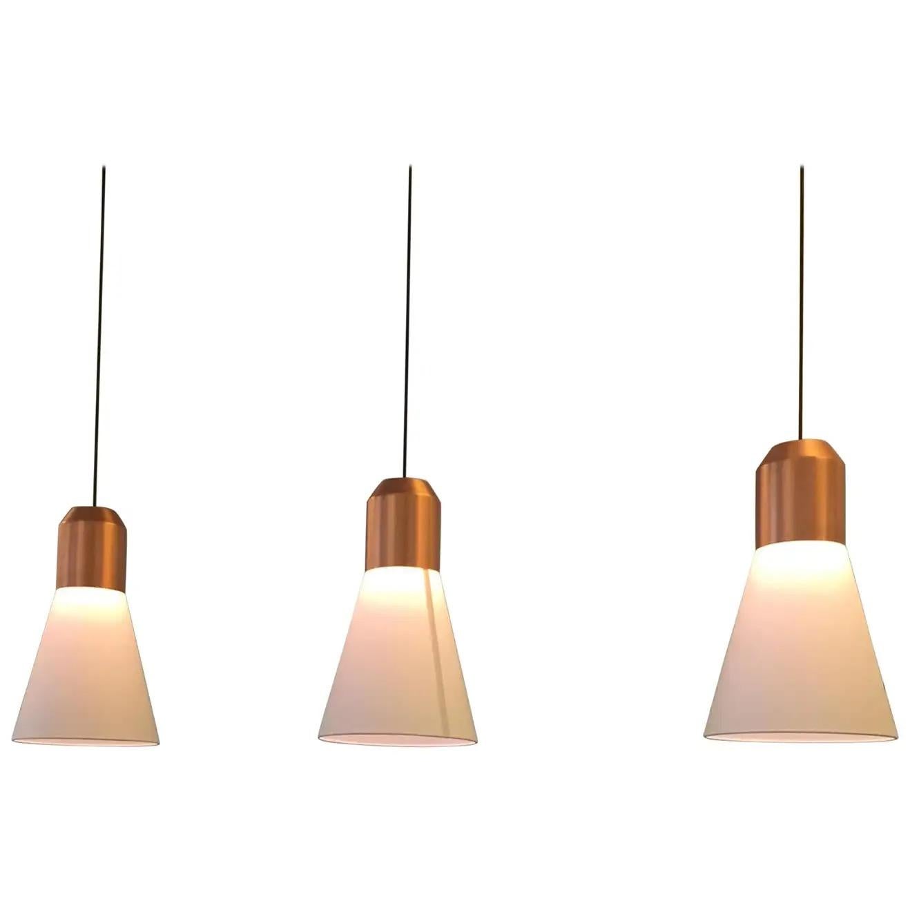 Moderne Ensemble de trois lampes à suspension ClassiCon Bell avec plateau en cuivre de Sebastian Herkner STOCK en vente