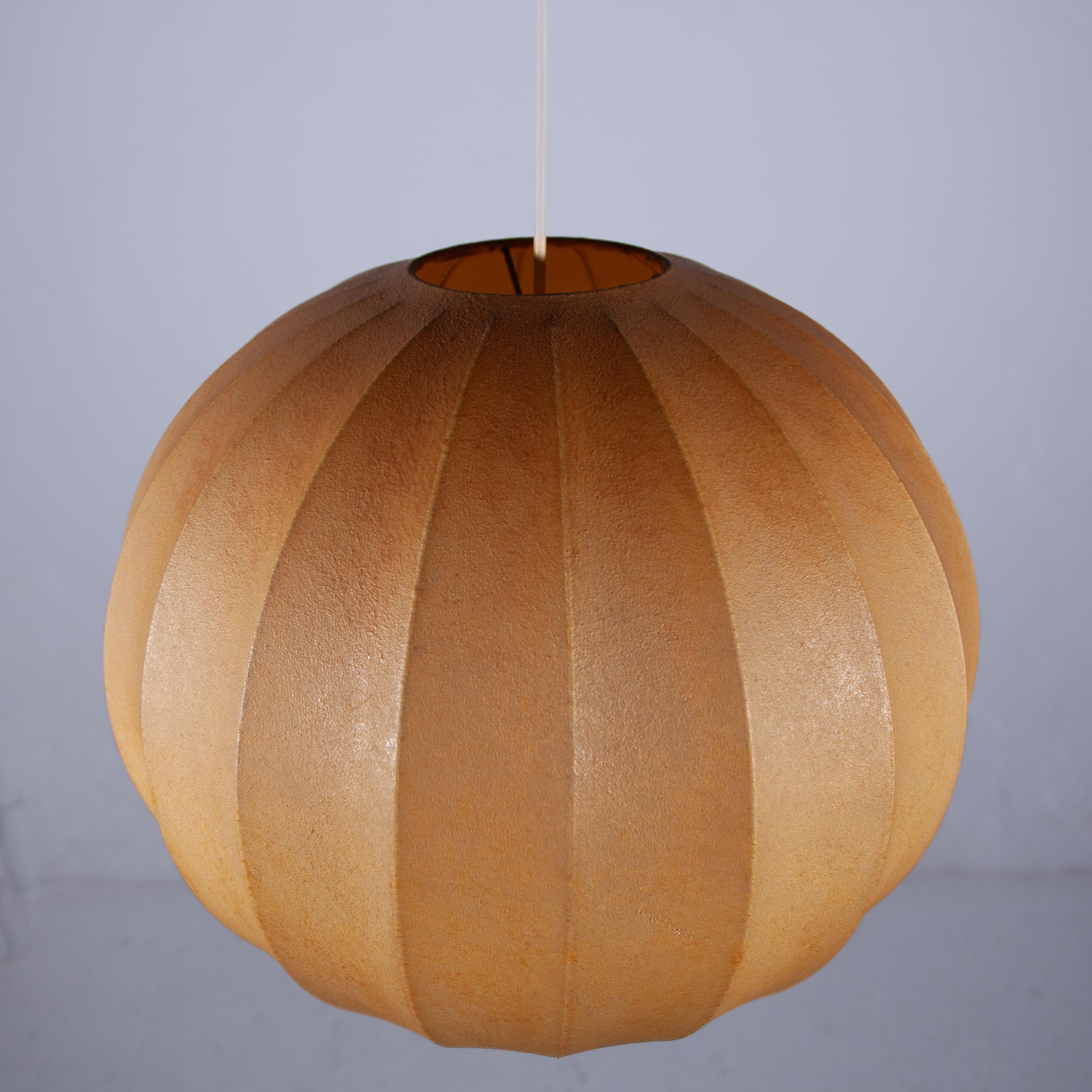 Metà XX secolo Set di tre lampade a sospensione Cocoon, Achille & Pier Giancome Castiglioni '60 in vendita