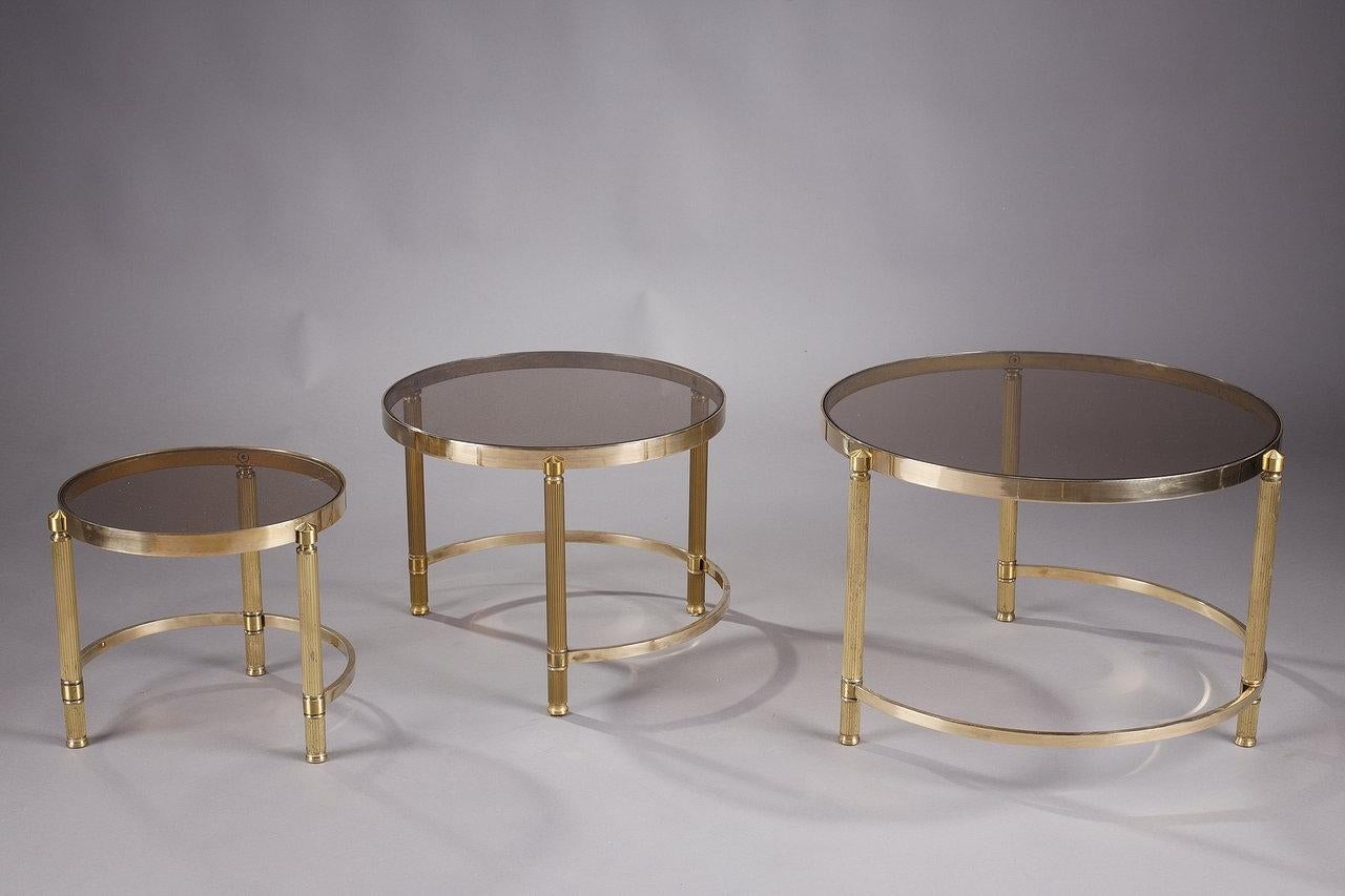 Set aus drei Couchtischen aus Bronze und Rauchglas, 70er-Jahre  im Angebot 3