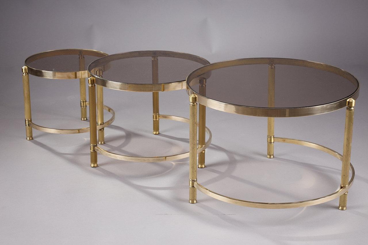 Set aus drei Couchtischen aus Bronze und Rauchglas, 70er-Jahre  im Angebot 1