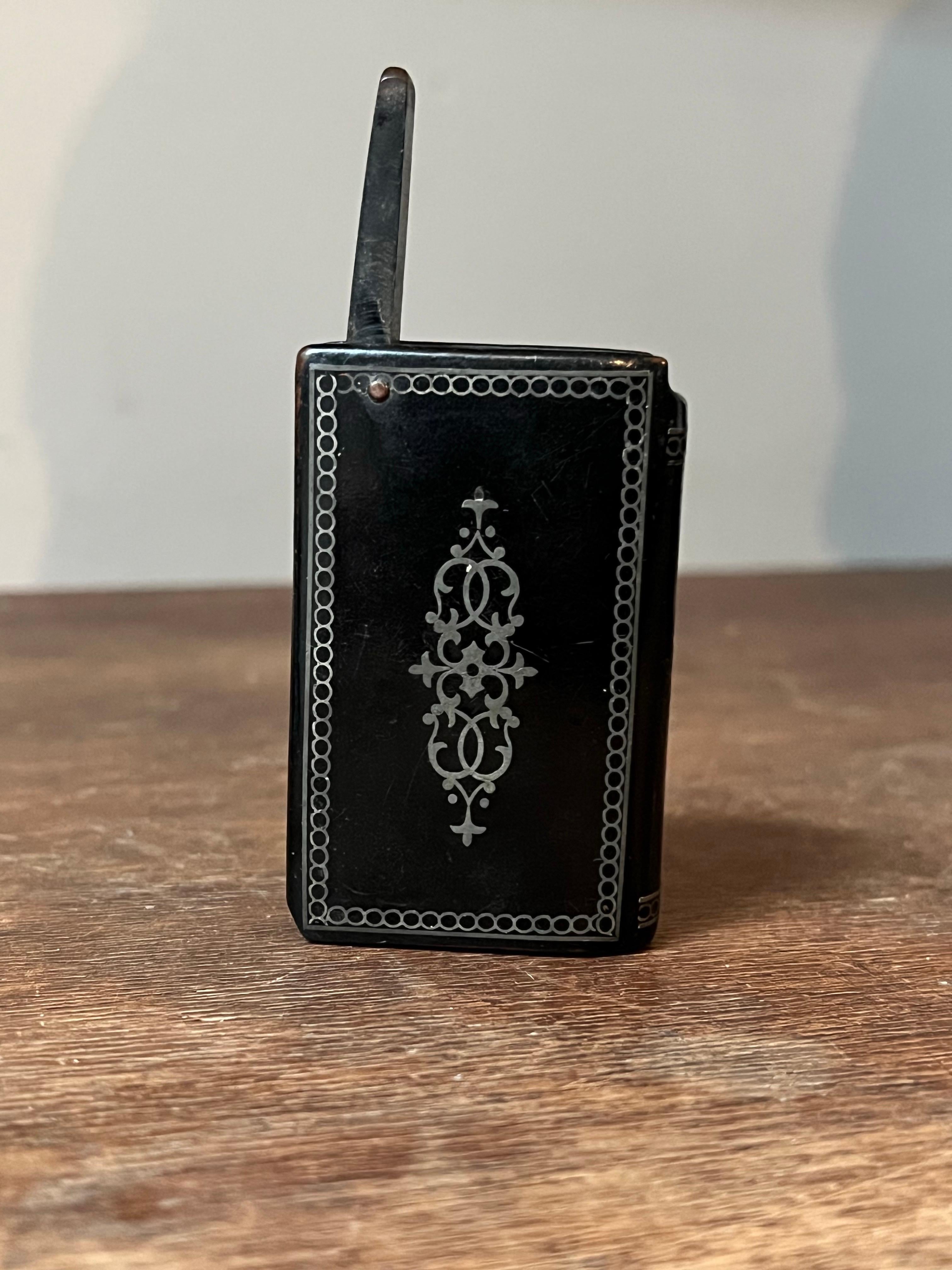 Carta Set di tre tabacchiere da collezione, XIX secolo in vendita