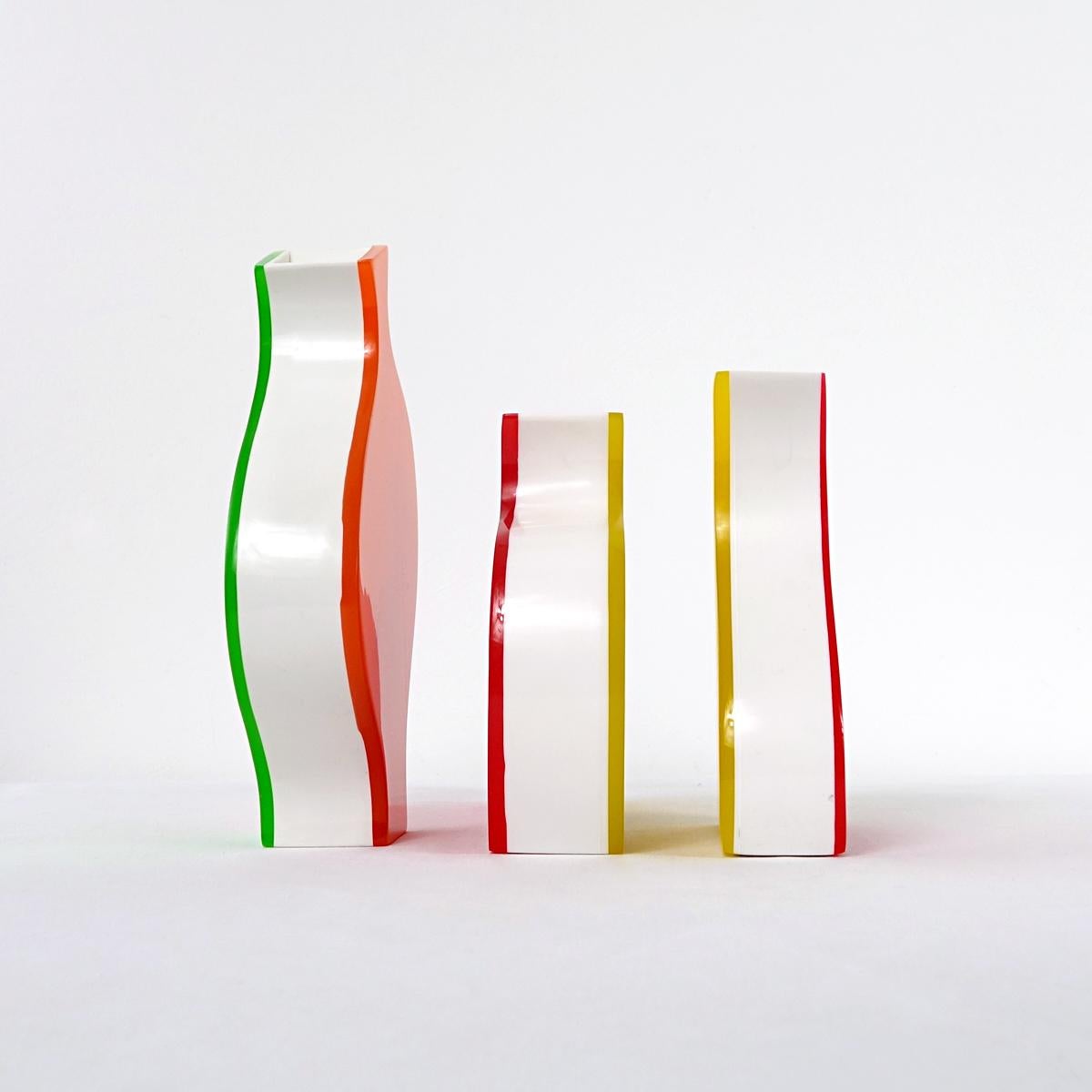 Set von drei farbenfrohen, stilisierten Plexiglasvasen von Villeroy & Boch (Deutsch) im Angebot