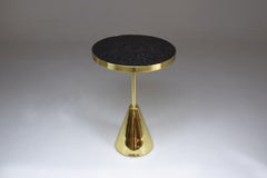 Ensemble de trois tables d'appoint contemporaines en mosaïque de laiton, collection Flow