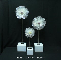 Ensemble de trois fleurs contemporaines sculptées